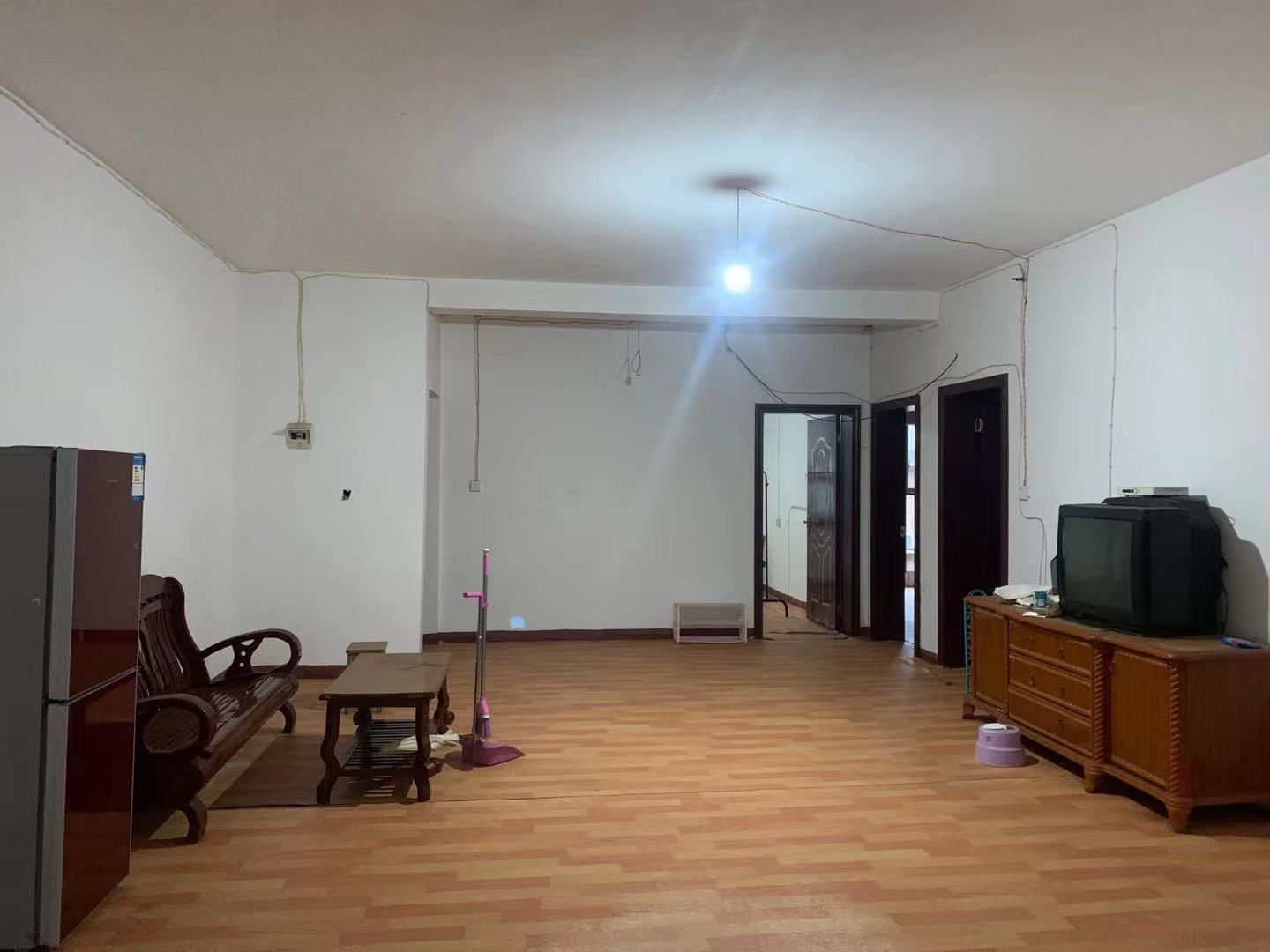 欣文花苑  3室2厅1卫    1200.0元/月 欣文花苑  3室2厅1卫    1200.0元/月室内图