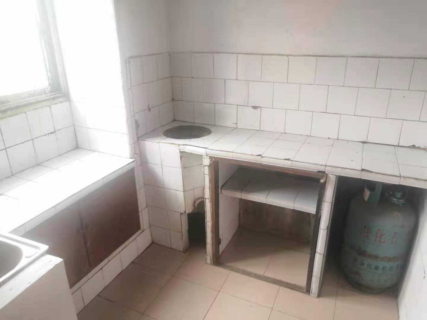 龙泉路散盘  2室1厅1卫    800.0元/月 龙泉路散盘  2室1厅1卫    800.0元/月室内图