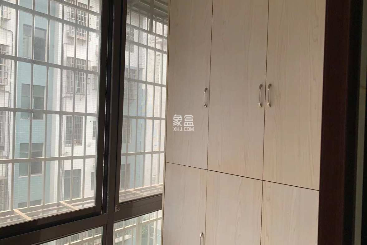 中天和园 3室2厅2卫 89.8万 中天和园 3室2厅2卫 89.8万客厅