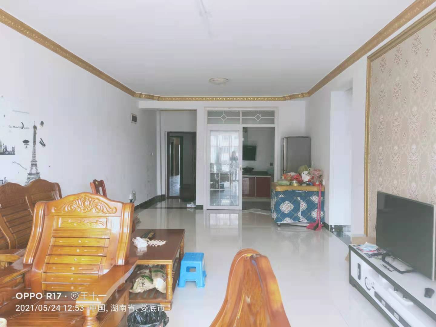 新概念  3室2厅2卫    80.0万 新概念  3室2厅2卫    80.0万客厅