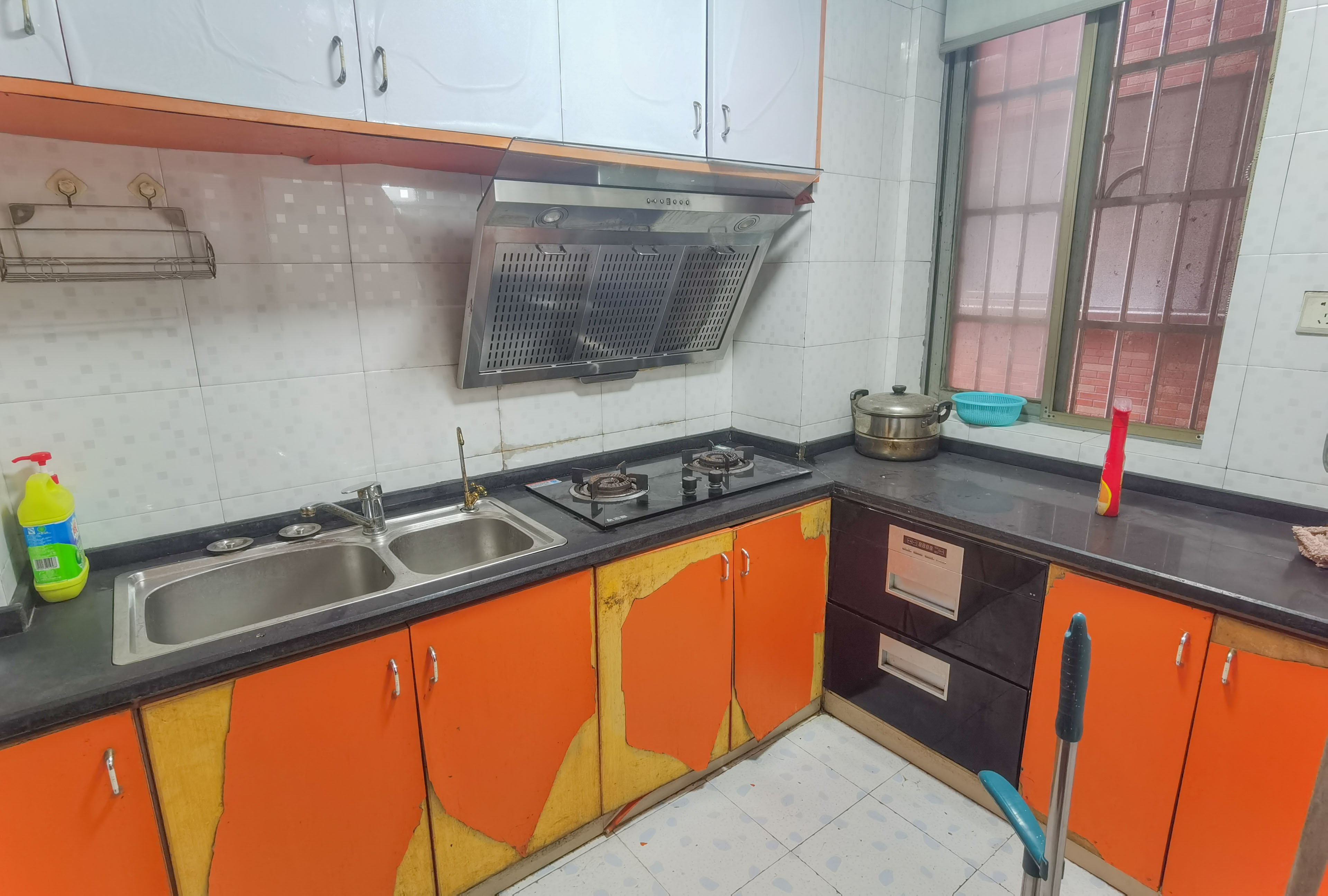 西海龙苑 3室2厅1卫 63.8万 西海龙苑 3室2厅1卫 63.8万客厅