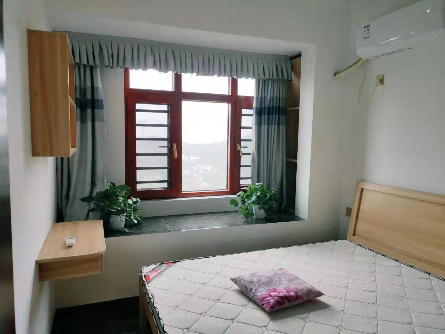 百弘学府城 3室2厅2卫 2200.0元/月 百弘学府城 3室2厅2卫 2200.0元/月室内图