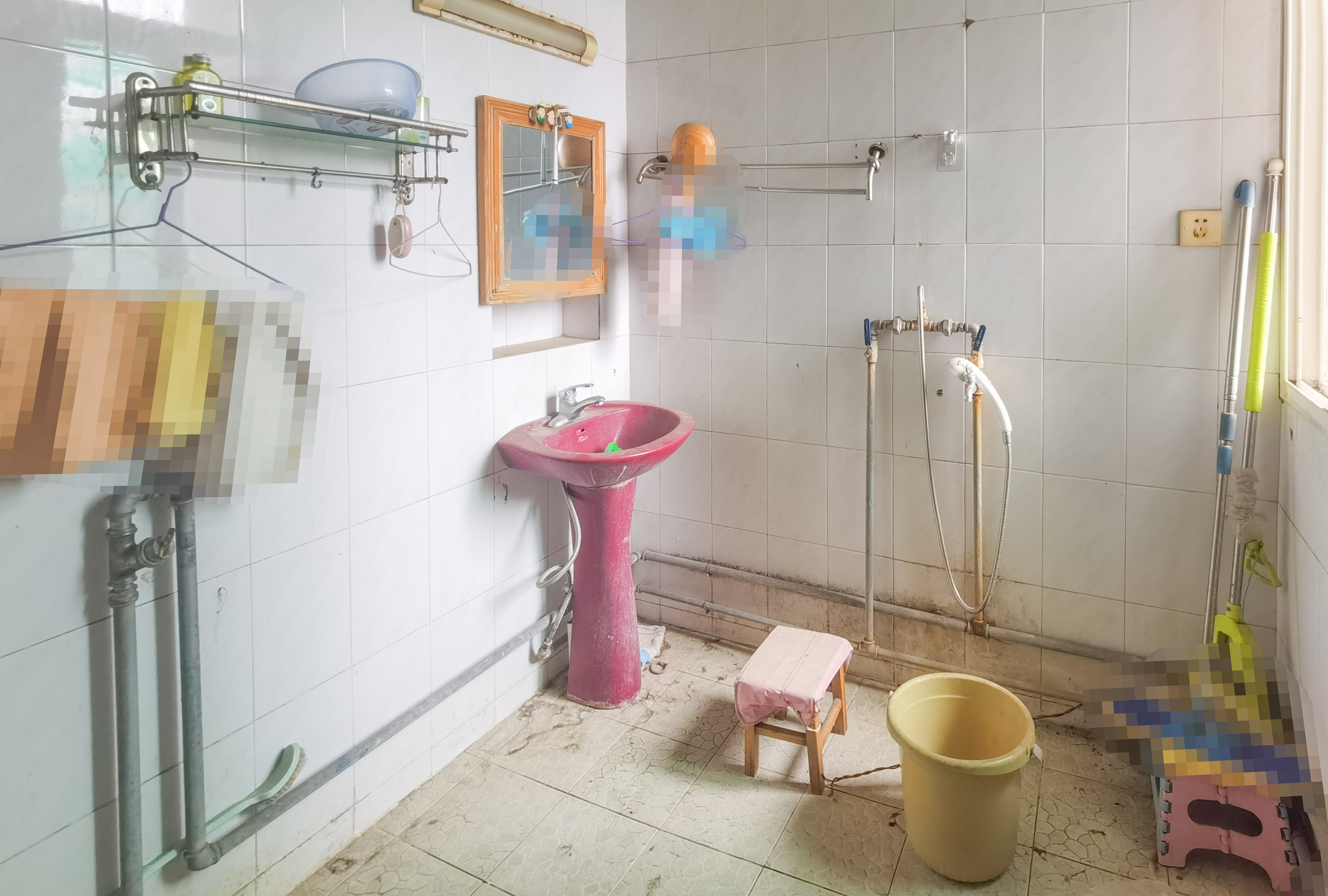 自来水生活区体育路15号 3室2厅1卫 45.0万 自来水生活区体育路15号 3室2厅1卫 45.0万客厅