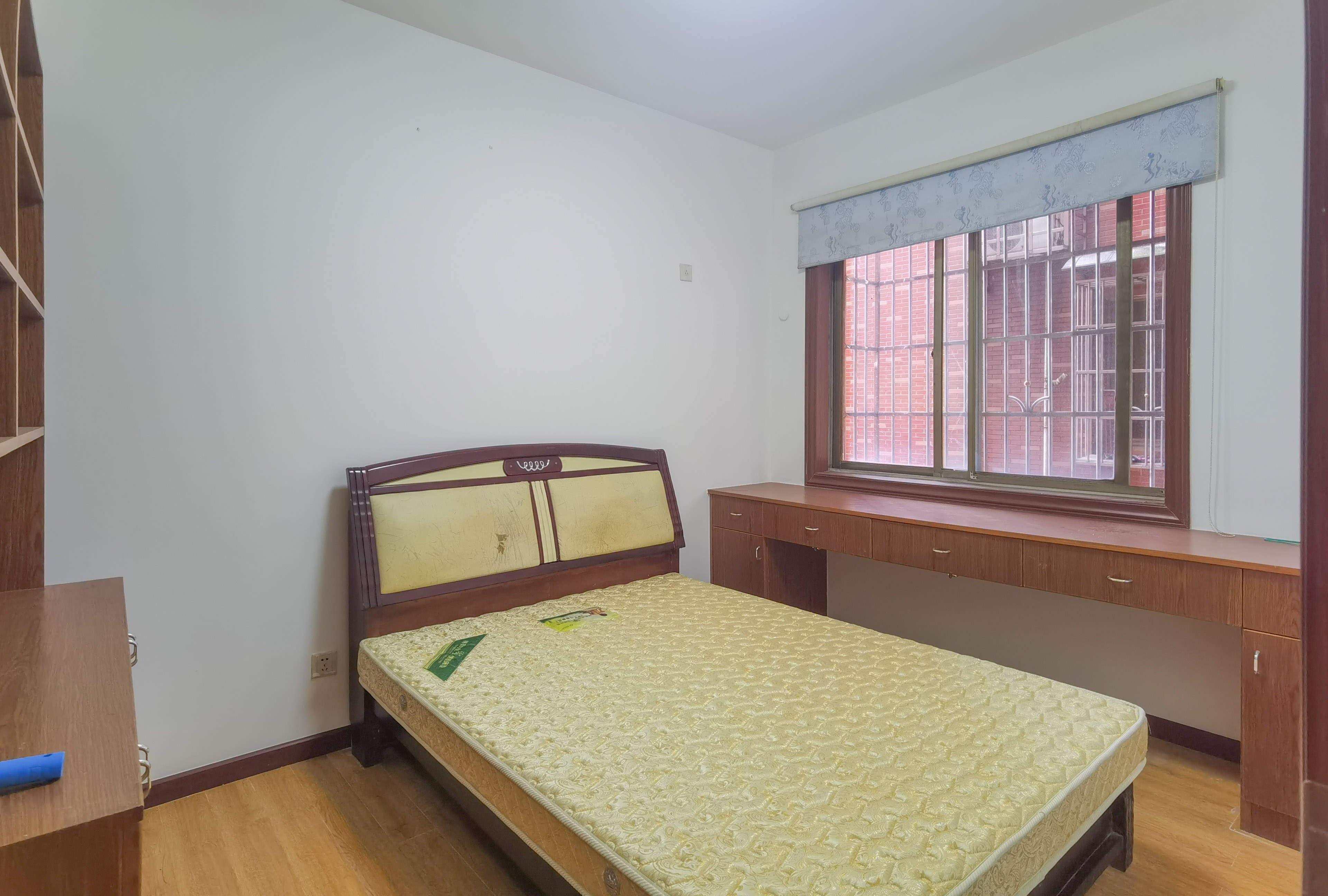 西海龙苑 3室2厅1卫 63.8万 西海龙苑 3室2厅1卫 63.8万客厅