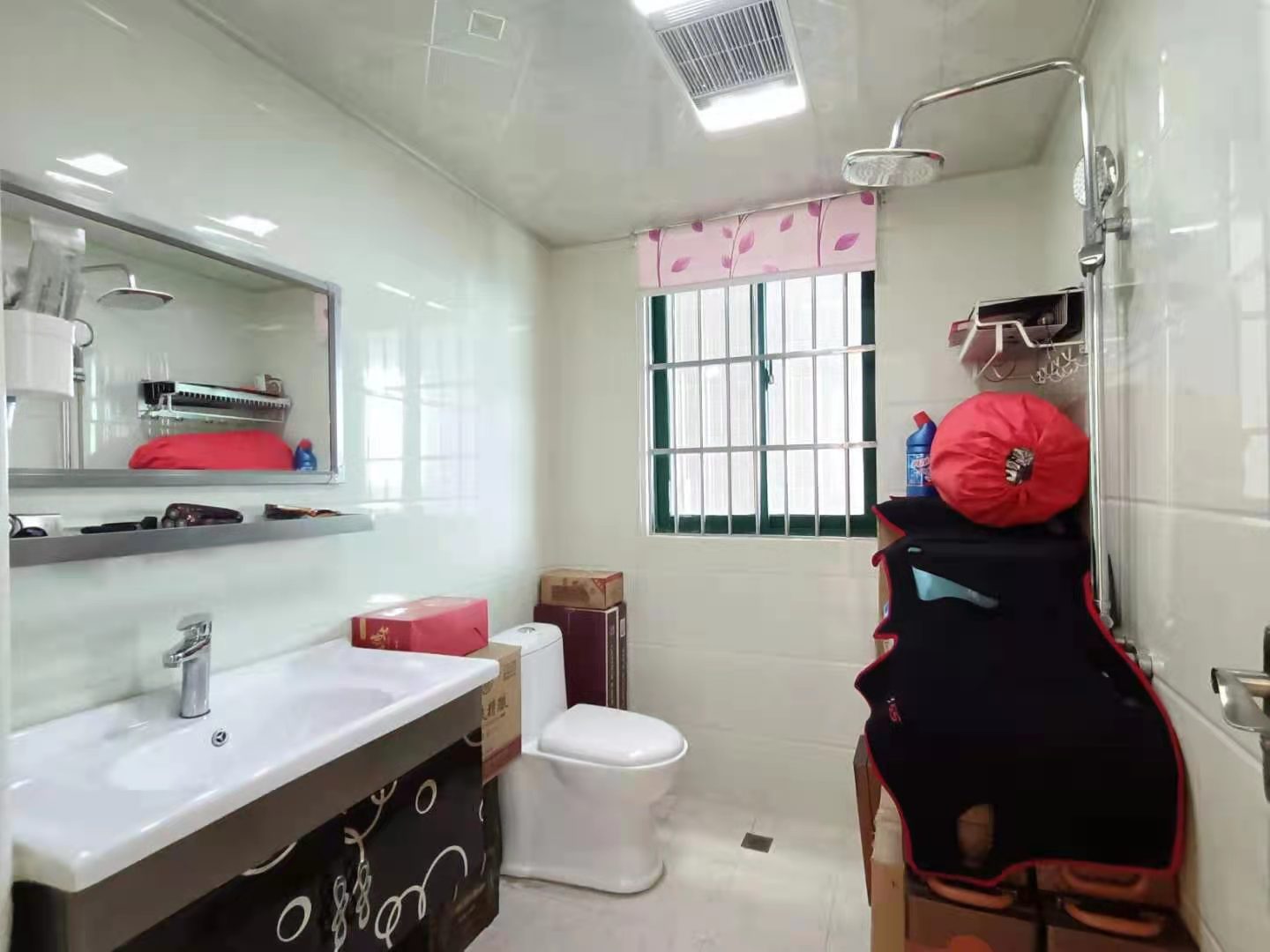 沐林美郡  3室2厅2卫   85.00万客厅
