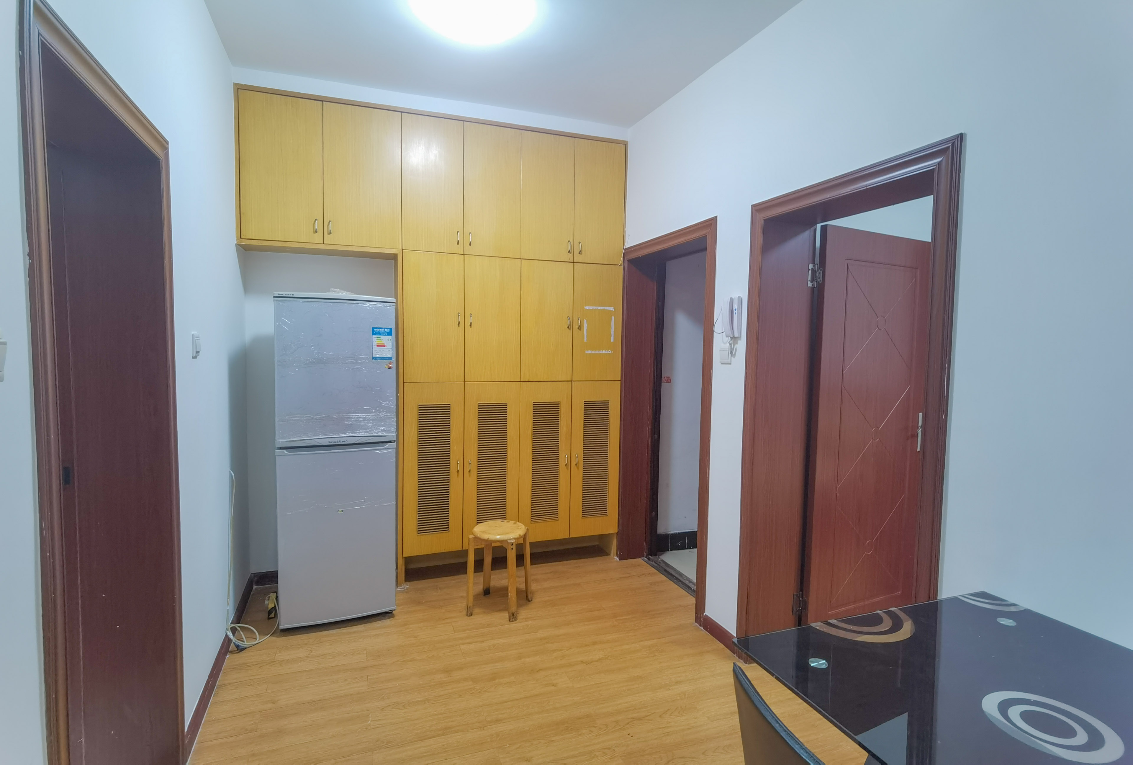 西海龙苑 3室2厅1卫 63.8万 西海龙苑 3室2厅1卫 63.8万客厅