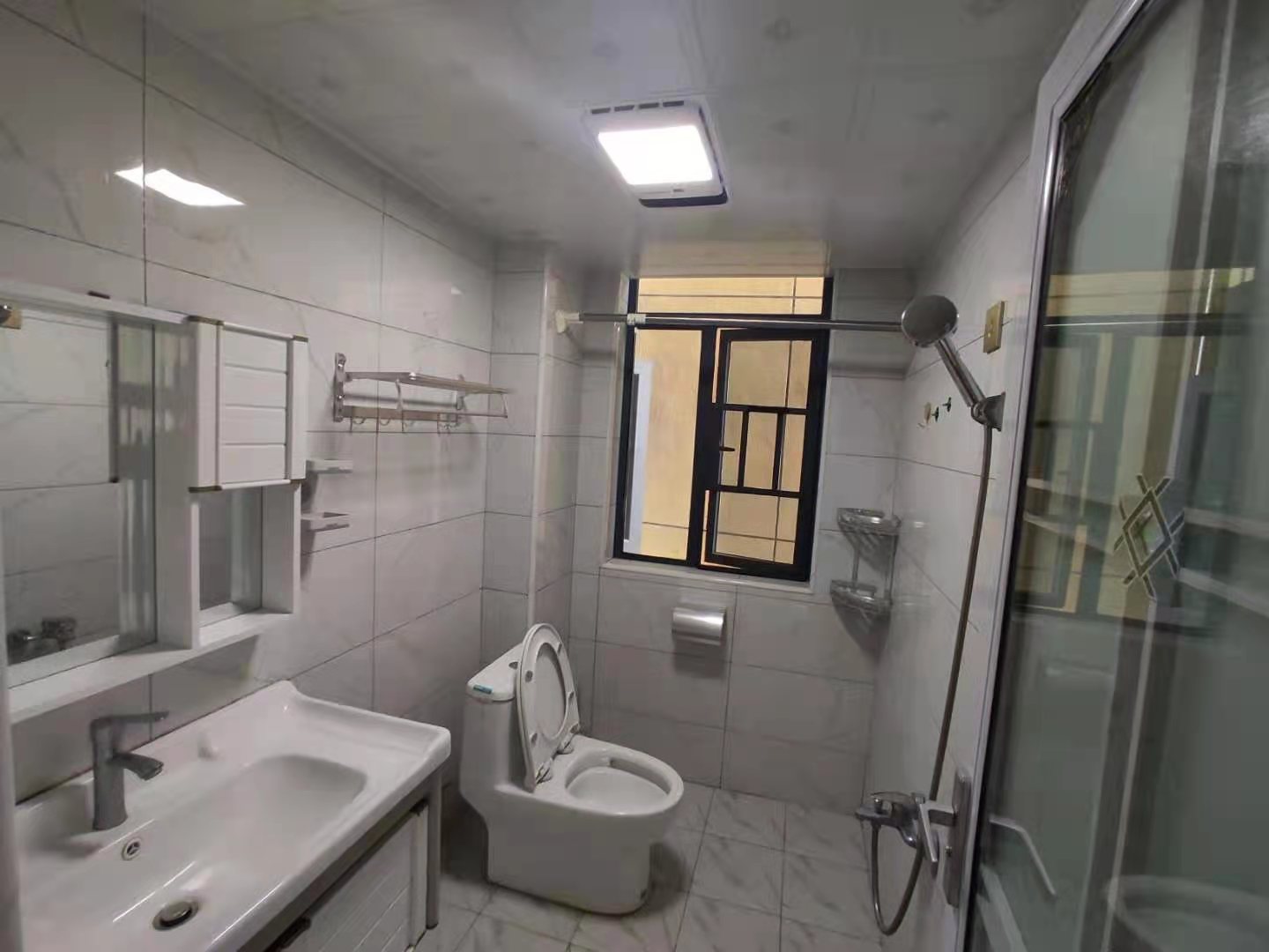 百弘学府城 3室2厅2卫 2200.0元/月 百弘学府城 3室2厅2卫 2200.0元/月室内图