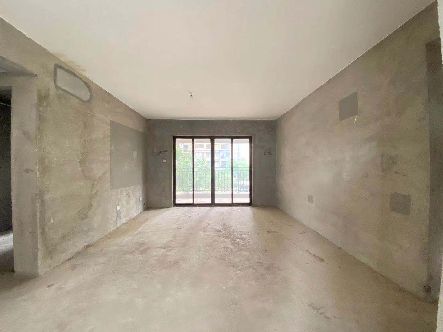 东部美的城 4室2厅2卫 95.0万 东部美的城 4室2厅2卫 95.0万客厅