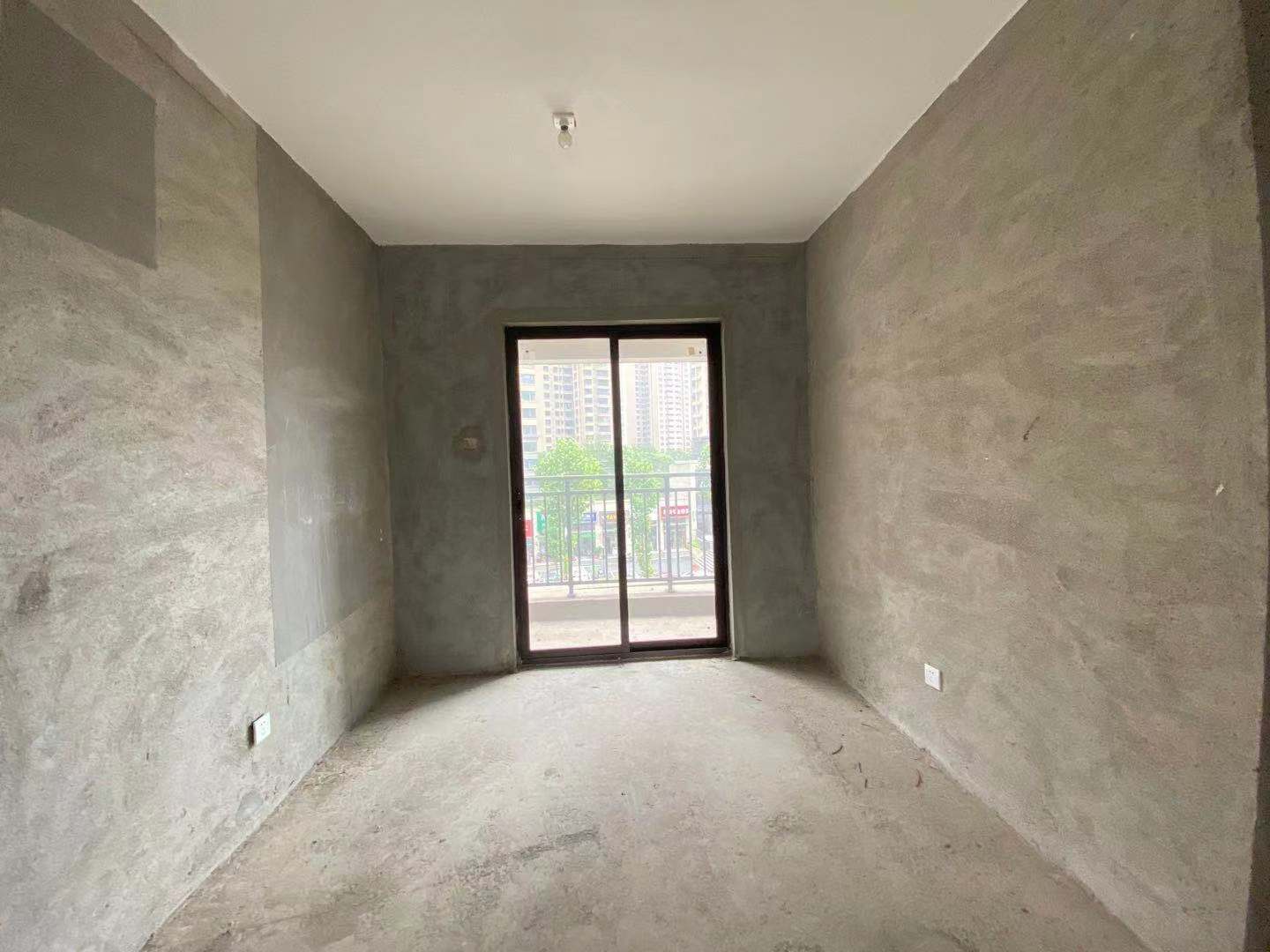 东部美的城 4室2厅2卫 95.0万 东部美的城 4室2厅2卫 95.0万客厅