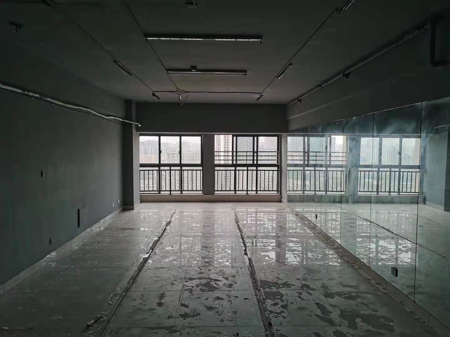 银泰财富广场 1室1厅1卫 2000.00元/月 银泰财富广场 1室1厅1卫 2000.00元/月室内图