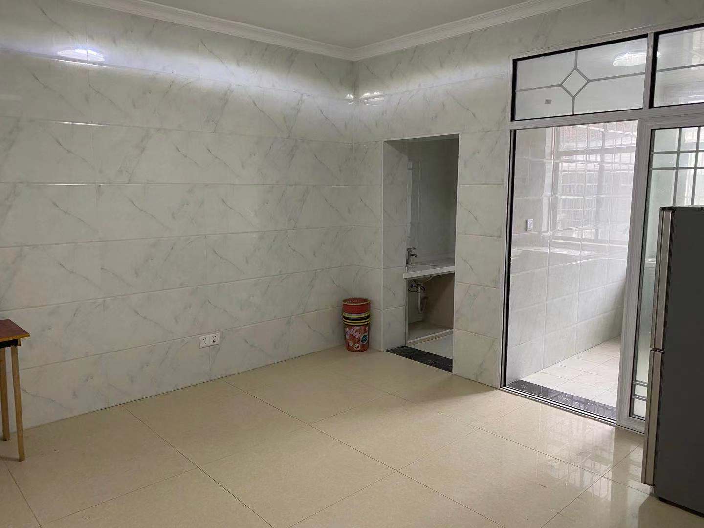 羊舞岭小区 3室2厅1卫 1800.0元/月 羊舞岭小区 3室2厅1卫 1800.0元/月室内图