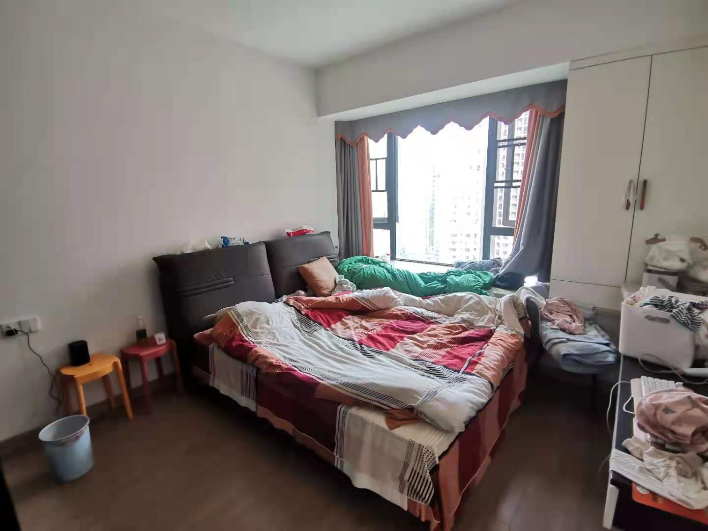 蓝溪谷  4室2厅2卫    85.0万客厅