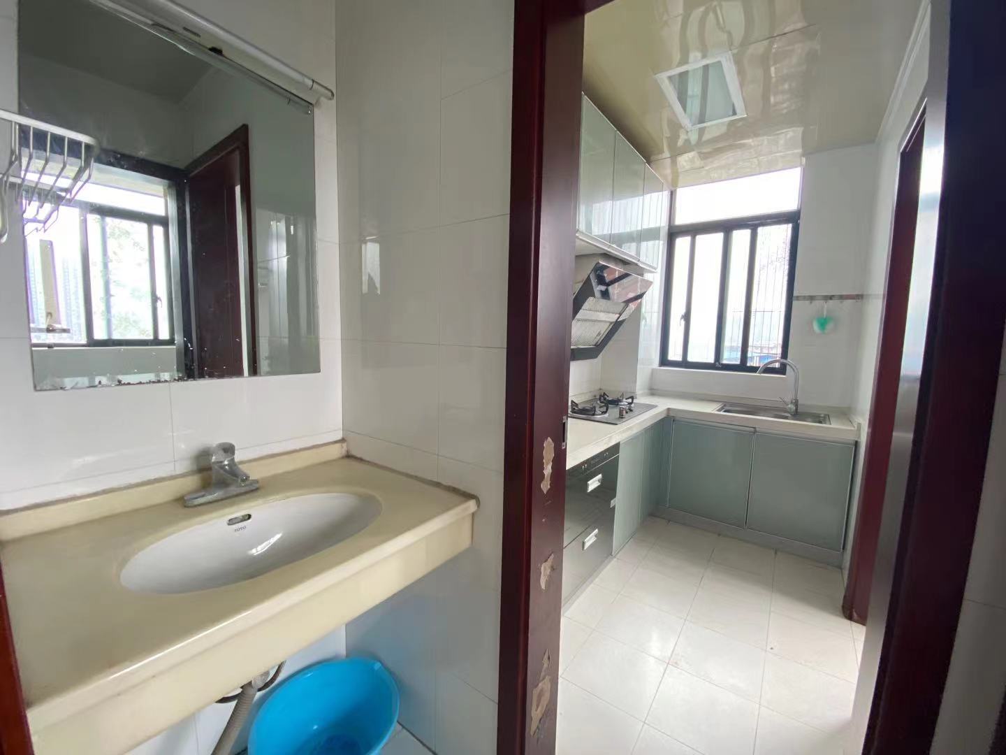 水岸春天 1室1厅1卫 50.0万 水岸春天 1室1厅1卫 50.0万客厅