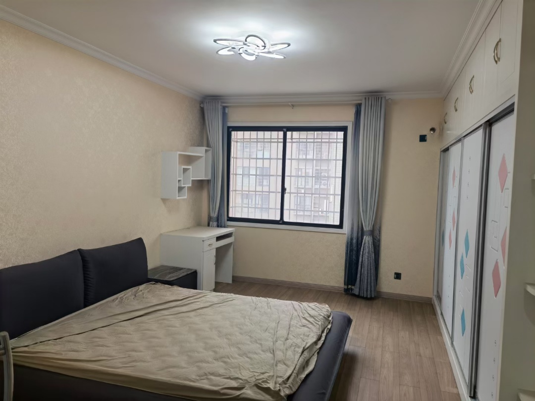 弘星大厦  3室2厅2卫    96.8万 弘星大厦  3室2厅2卫    96.8万卫生间