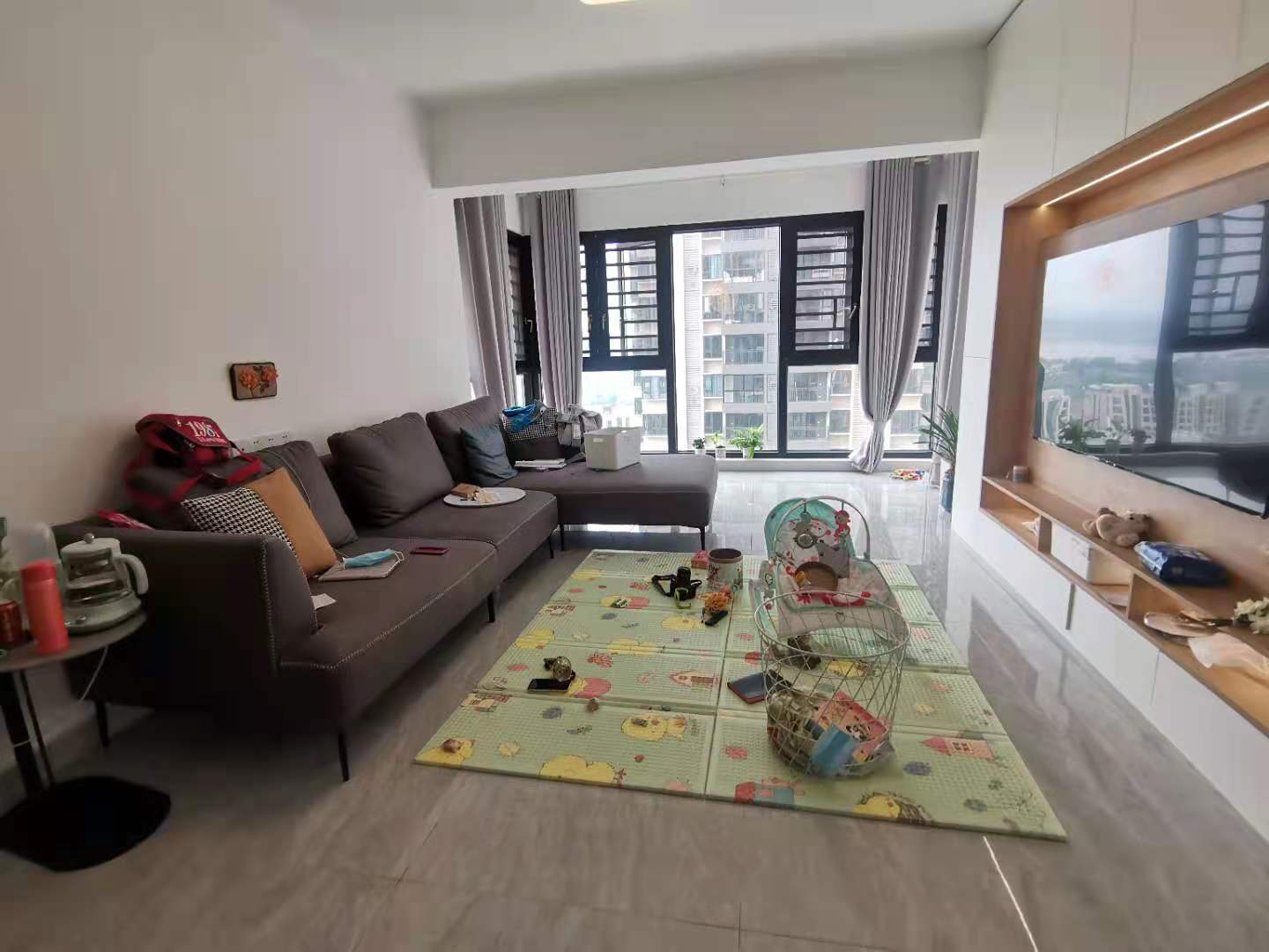 蓝溪谷 4室2厅2卫 85.0万 蓝溪谷 4室2厅2卫 85.0万客厅