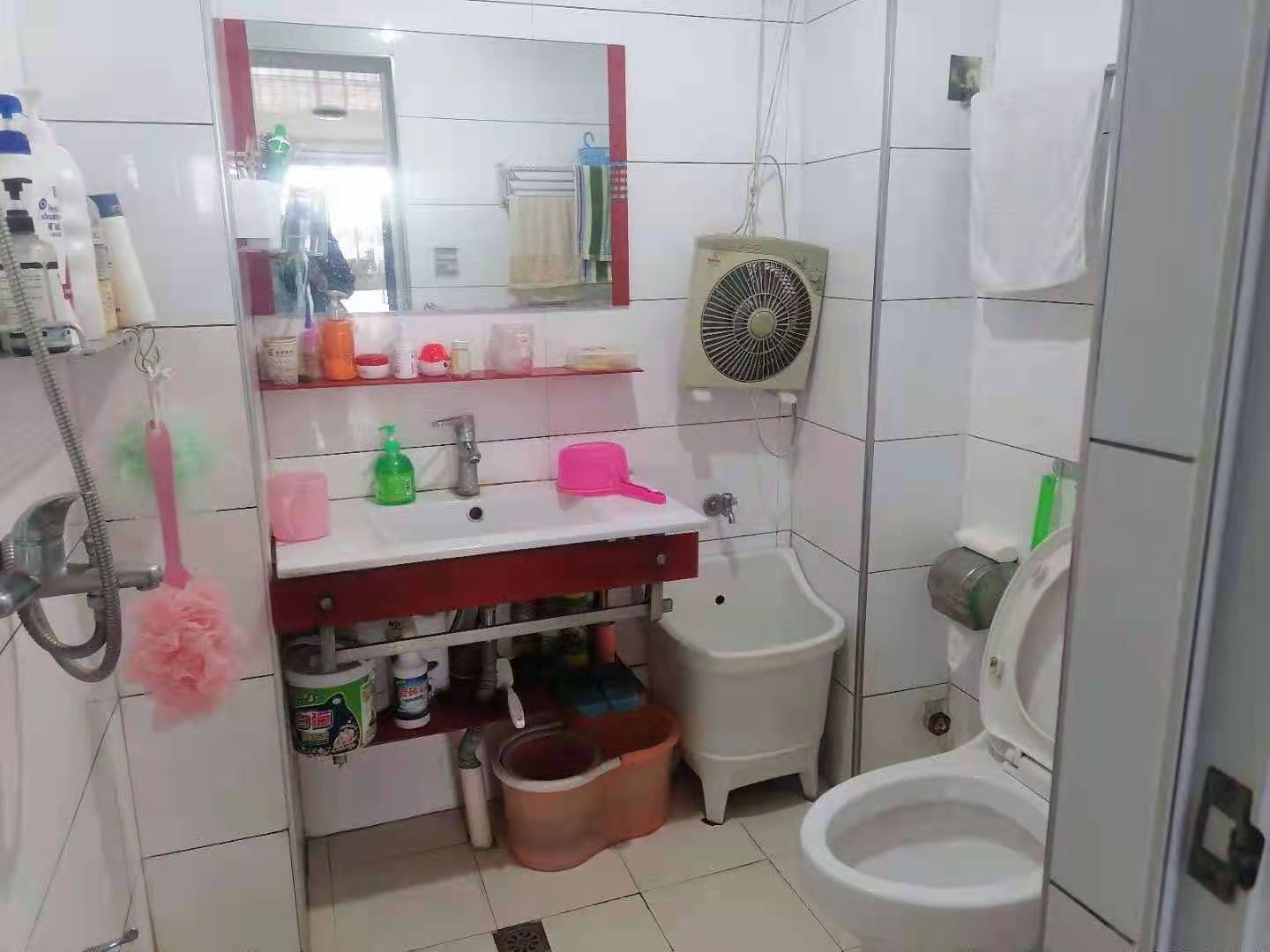 滨江财富中心 2室2厅1卫 49.8万 滨江财富中心 2室2厅1卫 49.8万客厅