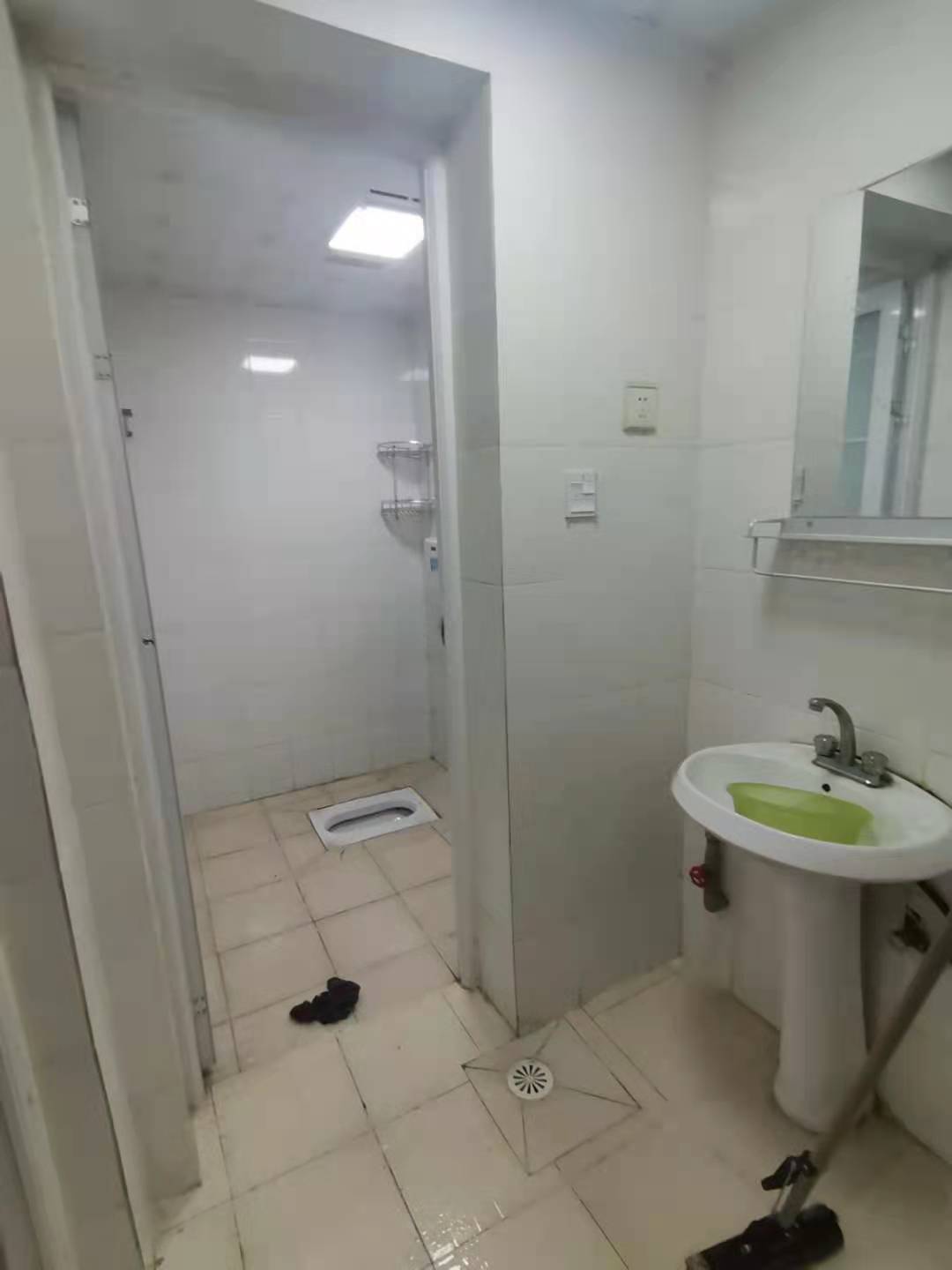 南湖春天  1室1厅1卫    1600.0元/月 南湖春天  1室1厅1卫    1600.0元/月室内图