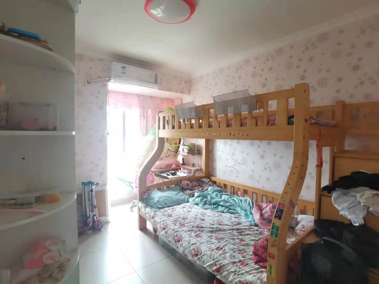 印象华都 3室2厅2卫 75.0万 印象华都 3室2厅2卫 75.0万客厅