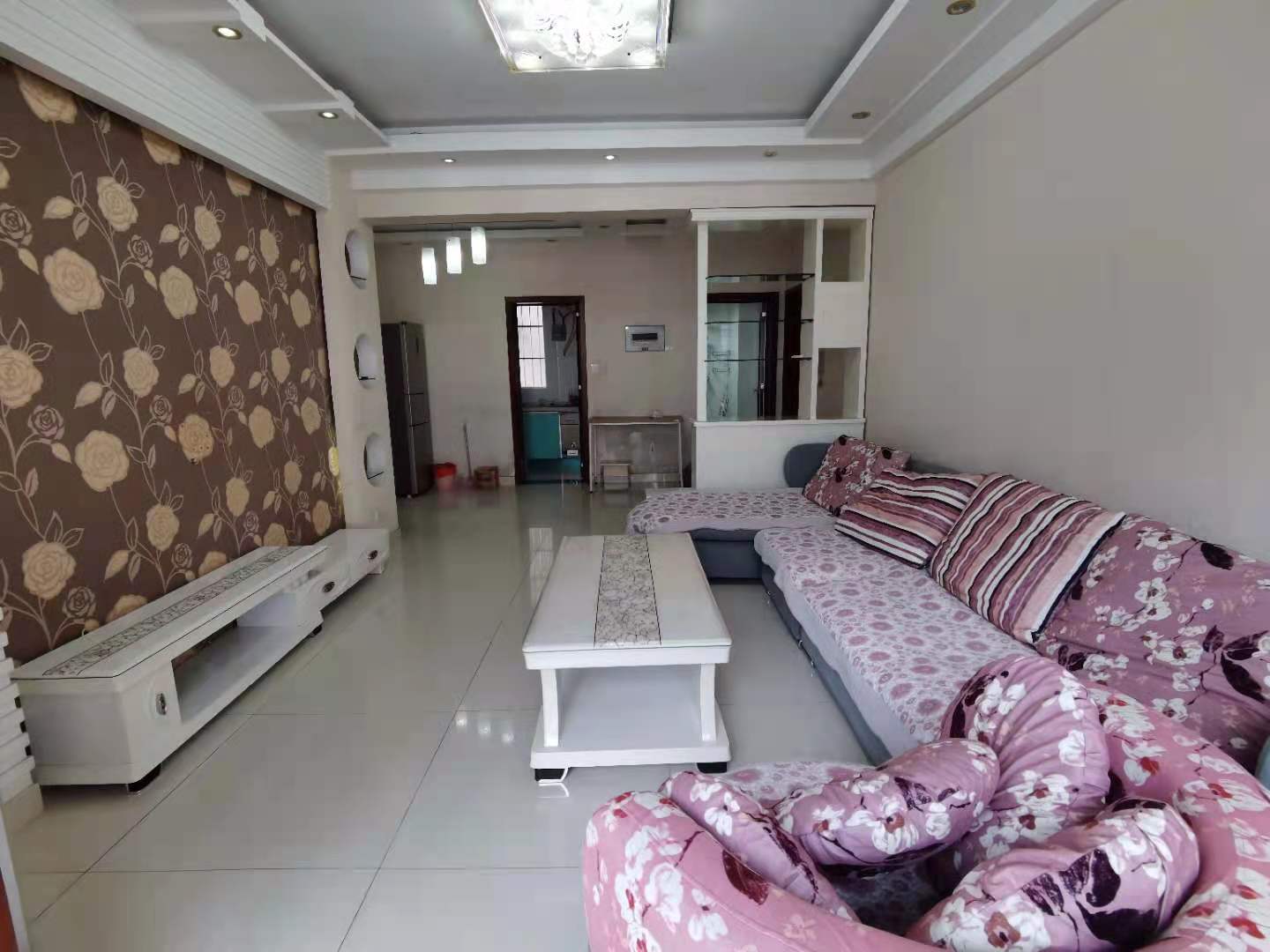 二江花园 3室2厅1卫 2000.0元/月 二江花园 3室2厅1卫 2000.0元/月室内图