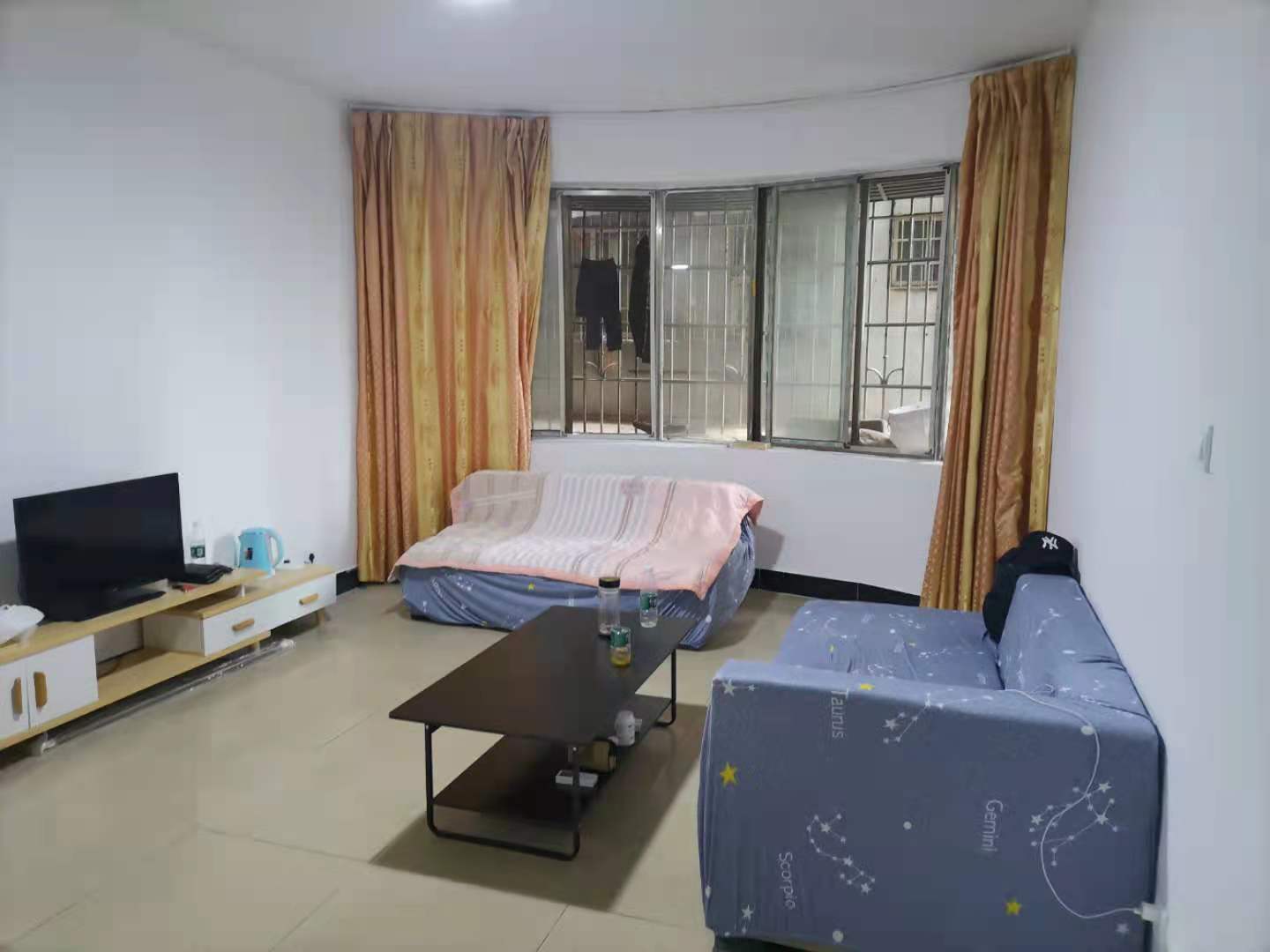 东湖绿洲 2室1厅1卫 1300.0元/月 东湖绿洲 2室1厅1卫 1300.0元/月室内图