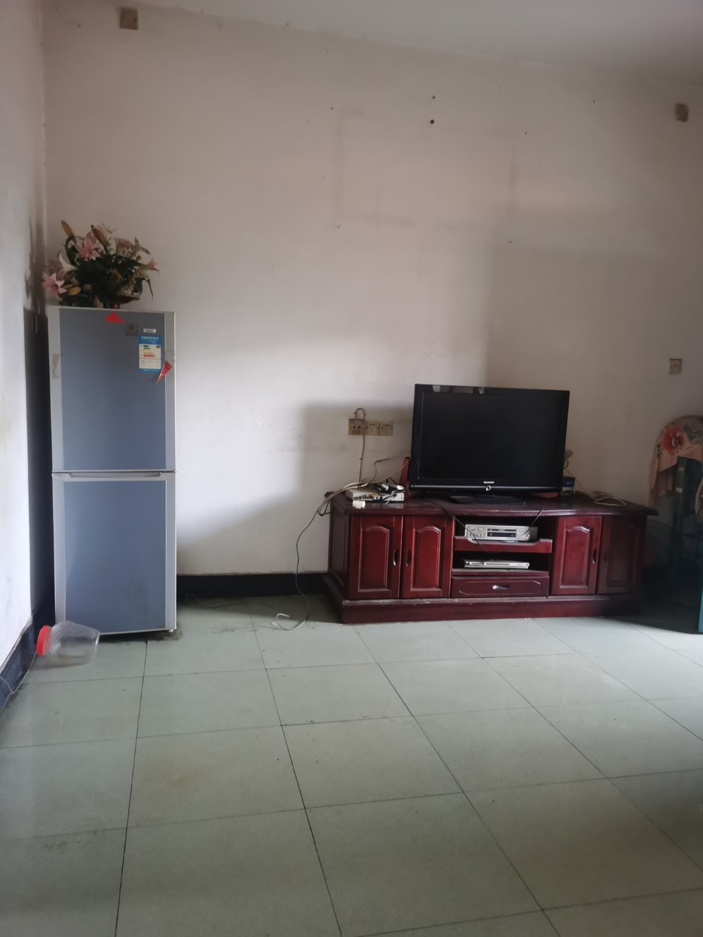 王家小区  3室2厅2卫    41.8万 王家小区  3室2厅2卫    41.8万客厅