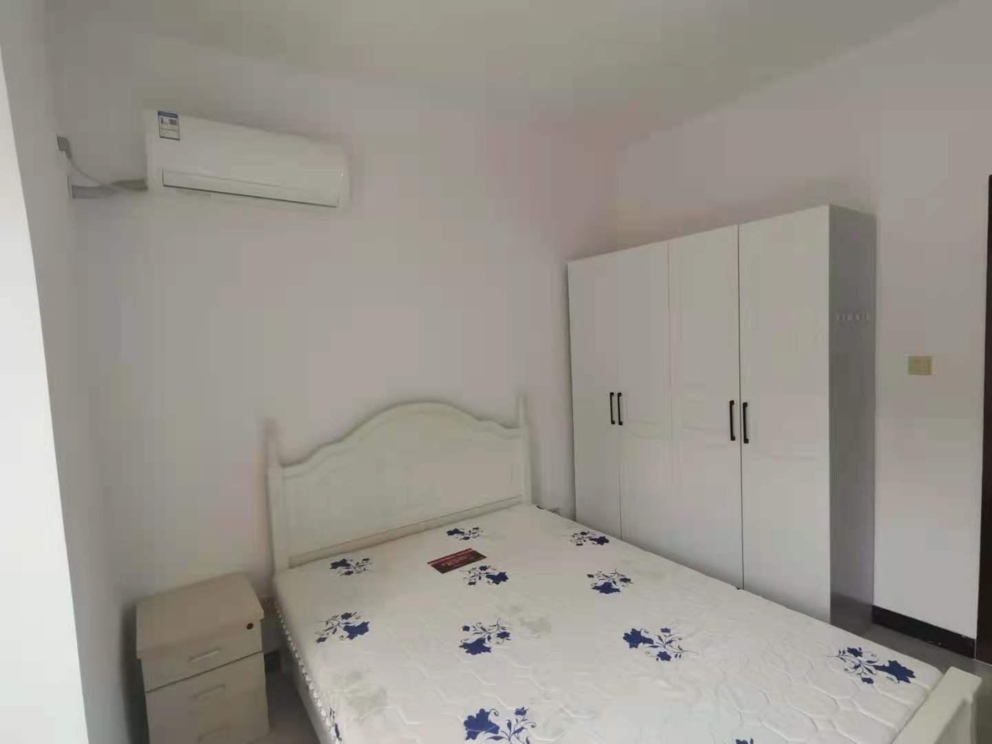 南湖春天  1室1厅1卫    1600.0元/月 南湖春天  1室1厅1卫    1600.0元/月室内图