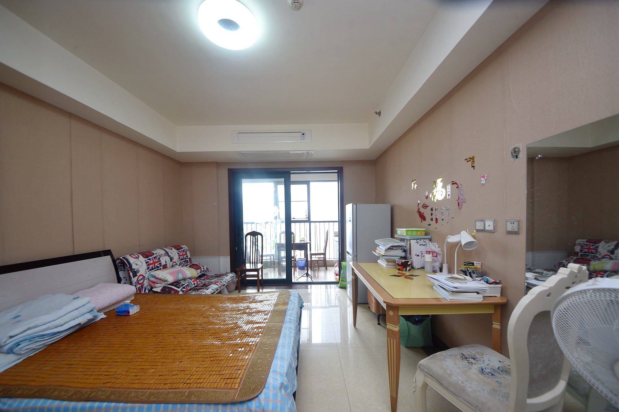 东塘瑞府  1室1厅1卫   56.80万卧室
