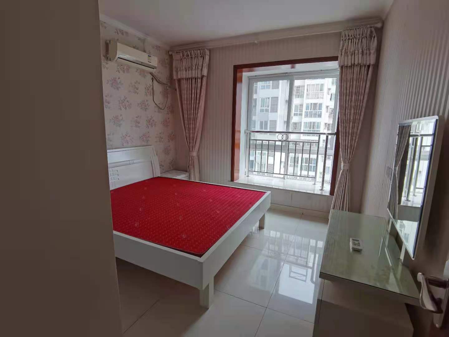 二江花园 3室2厅1卫 2000.0元/月 二江花园 3室2厅1卫 2000.0元/月室内图