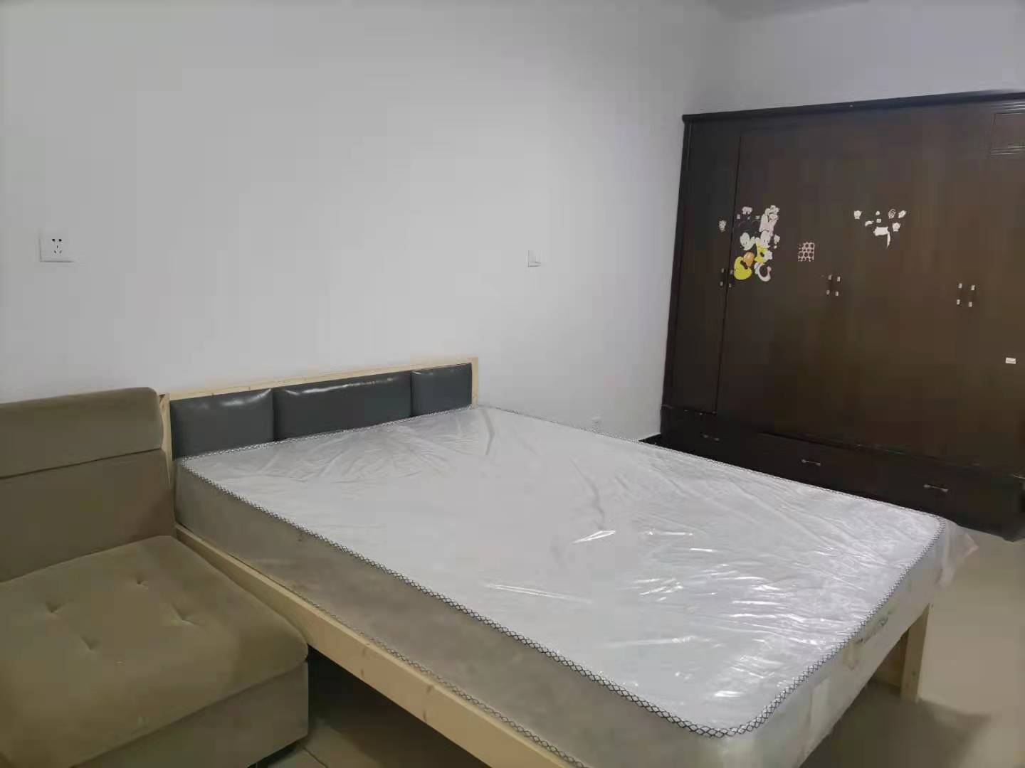 东湖绿洲 2室1厅1卫 1300.0元/月 东湖绿洲 2室1厅1卫 1300.0元/月室内图