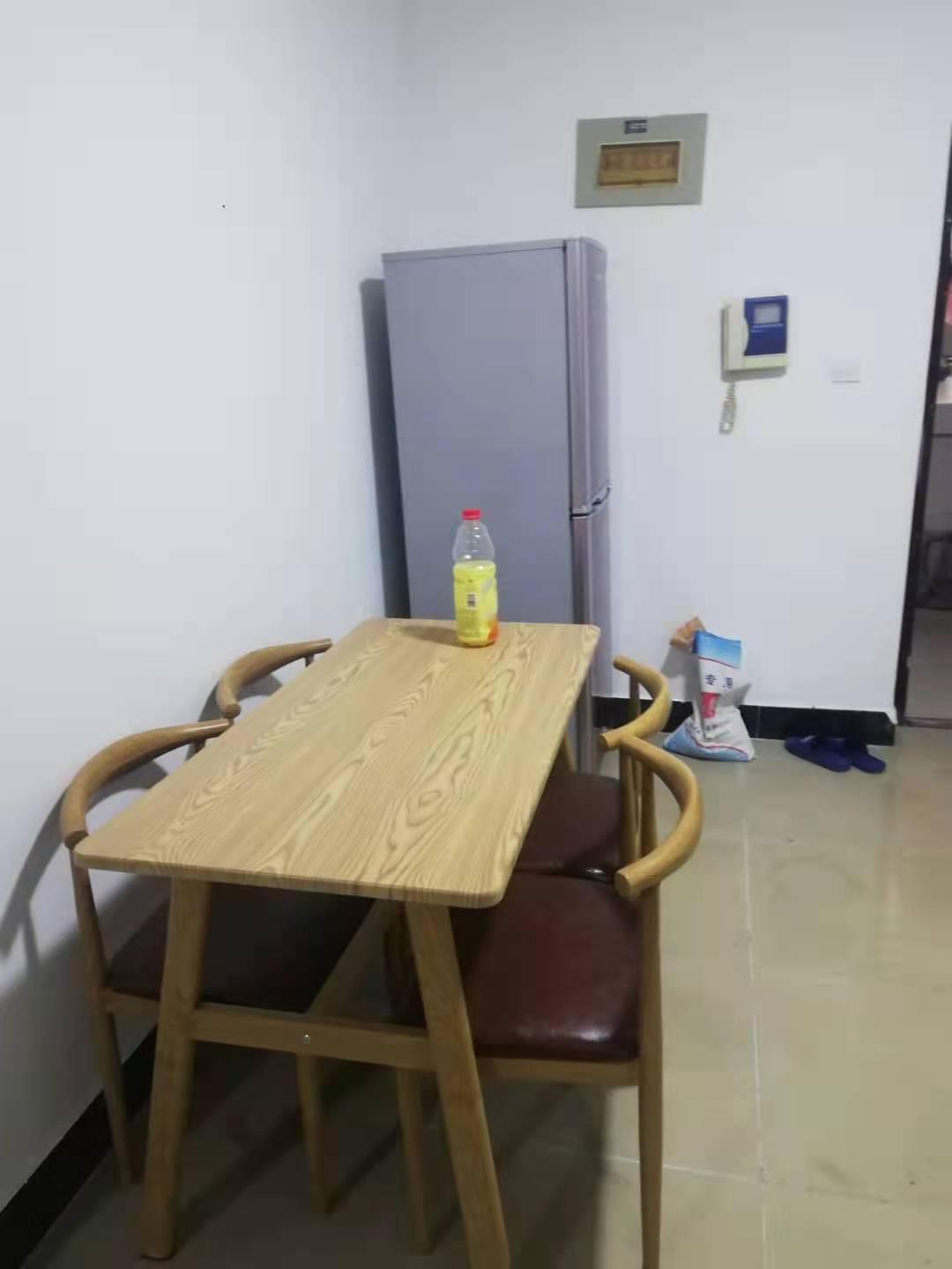 东湖绿洲 2室1厅1卫 1300.0元/月 东湖绿洲 2室1厅1卫 1300.0元/月室内图