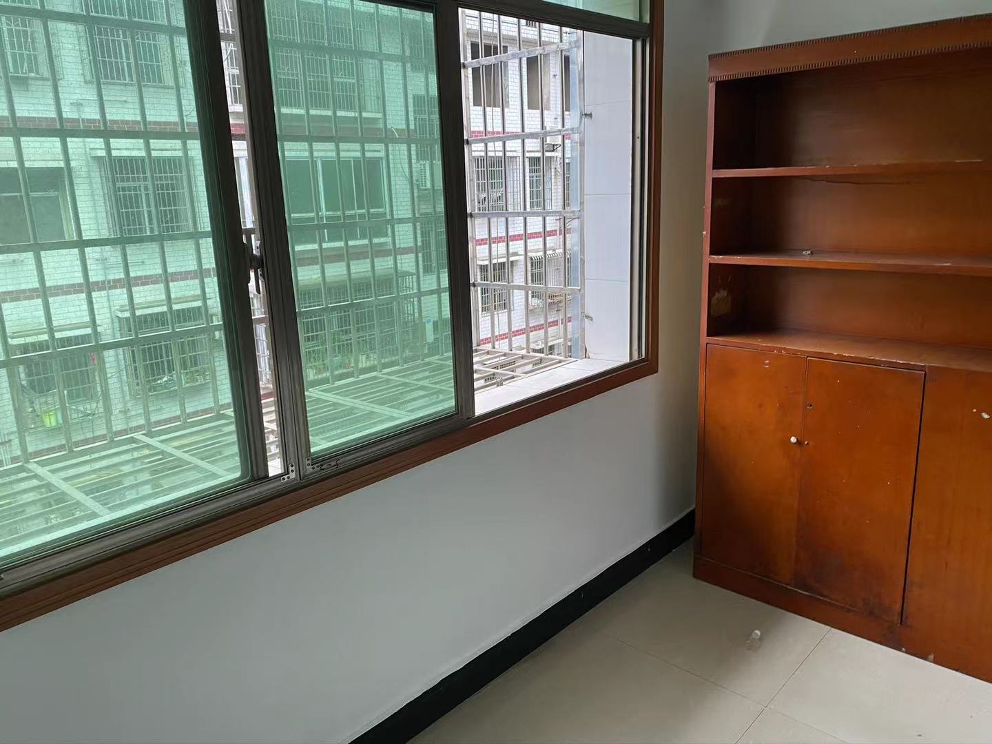 羊舞岭小区 3室2厅1卫 900.0元/月 羊舞岭小区 3室2厅1卫 900.0元/月室内图