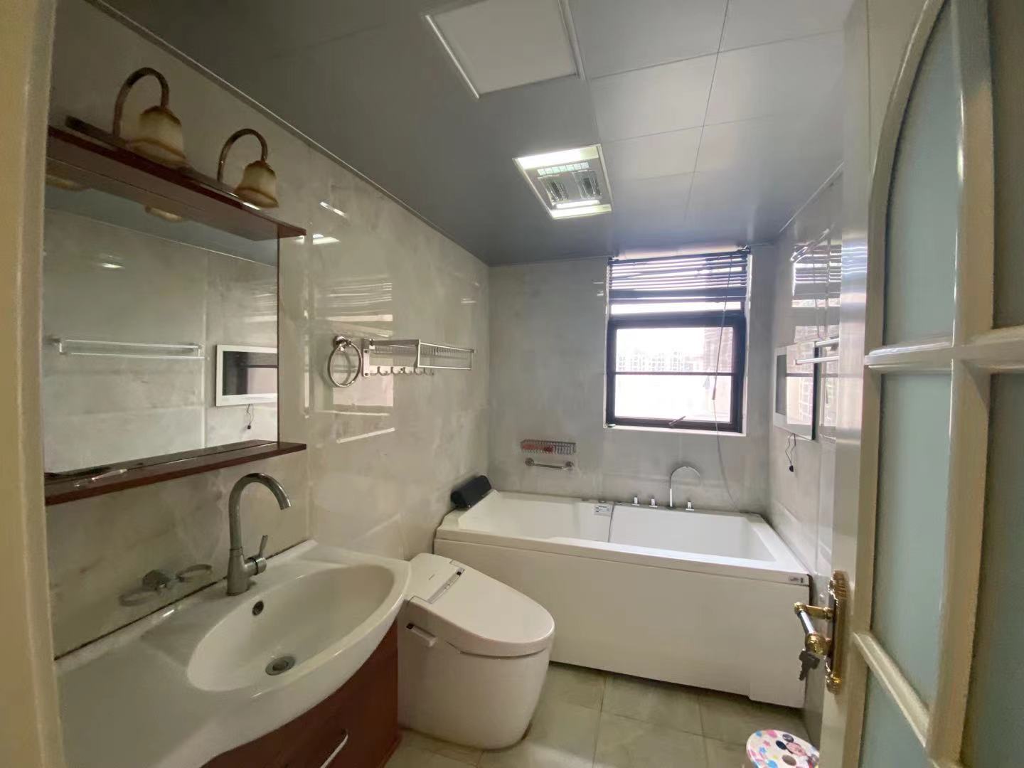 佳兆业君汇上品  3室2厅2卫    3500.0元/月 佳兆业君汇上品  3室2厅2卫    3500.0元/月室内图