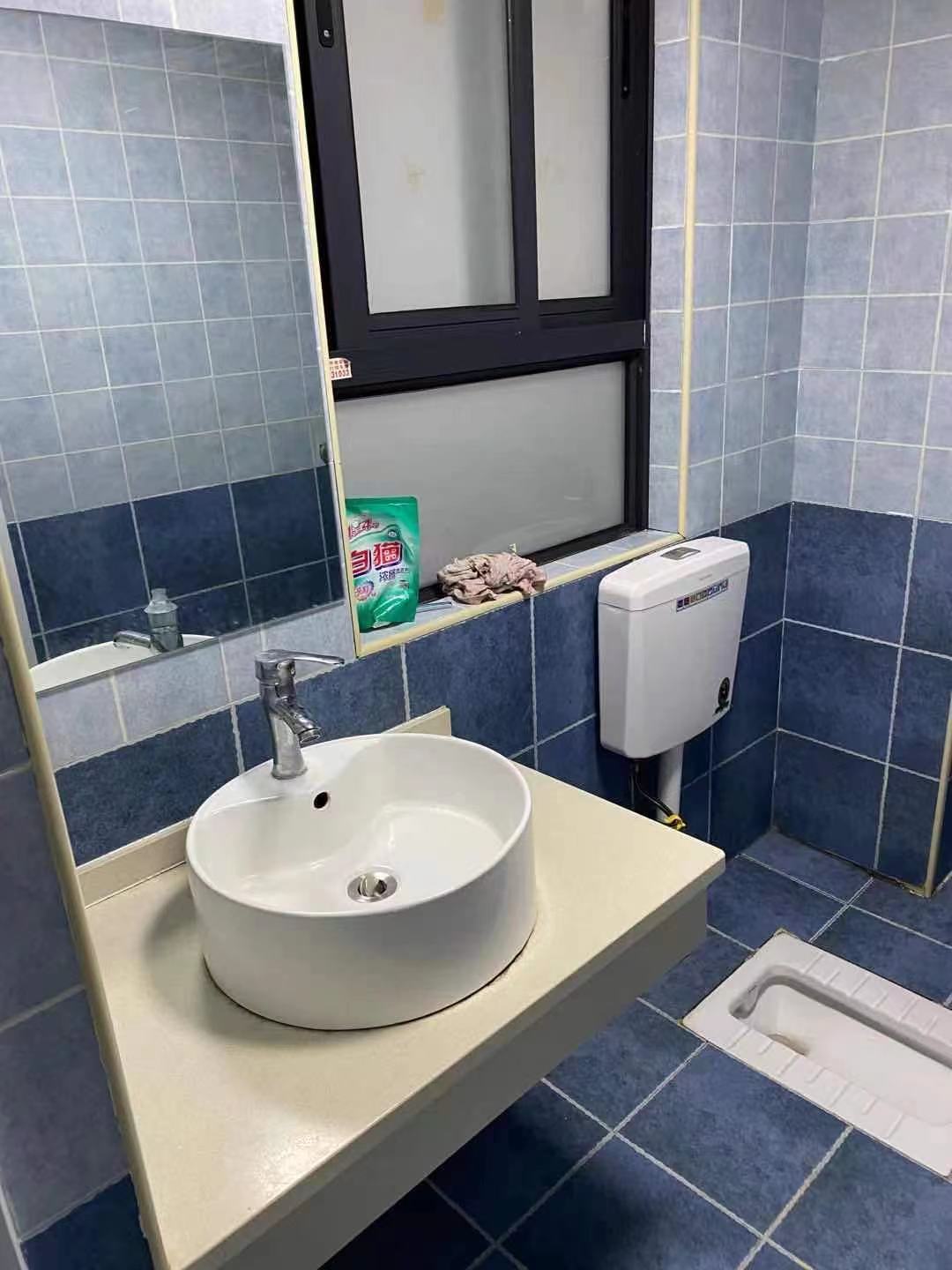 新桂公馆 1室1厅1卫 32.0万 新桂公馆 1室1厅1卫 32.0万客厅