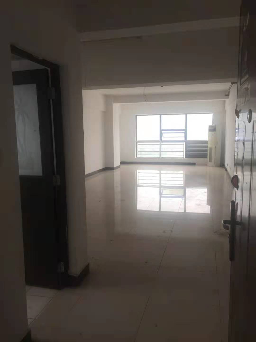 中房电脑大市场 1室1厅0卫 1200.0元/月 中房电脑大市场 1室1厅0卫 1200.0元/月室内图