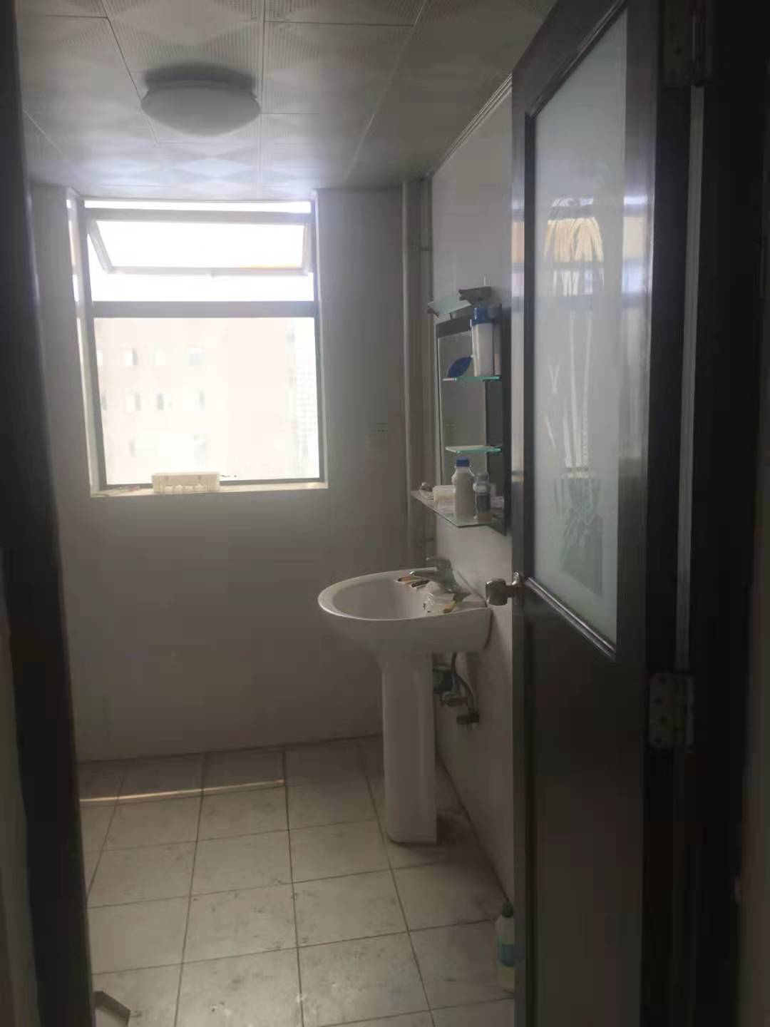 中房电脑大市场 1室1厅0卫 1200.0元/月 中房电脑大市场 1室1厅0卫 1200.0元/月室内图