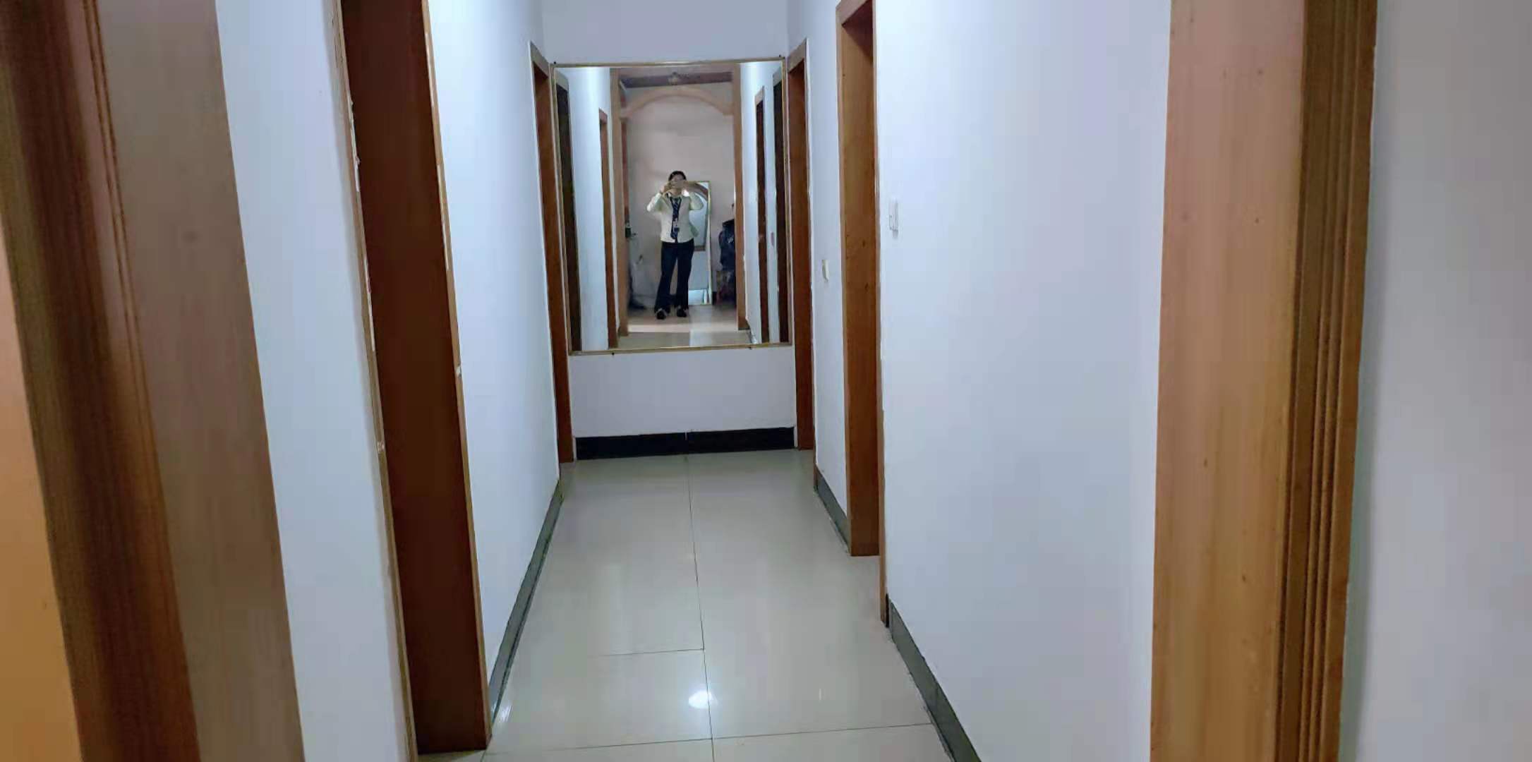 梓山社区(赫山法院宿舍)  4室2厅1卫    1100.0元/月 梓山社区(赫山法院宿舍)  4室2厅1卫    1100.0元/月室内图