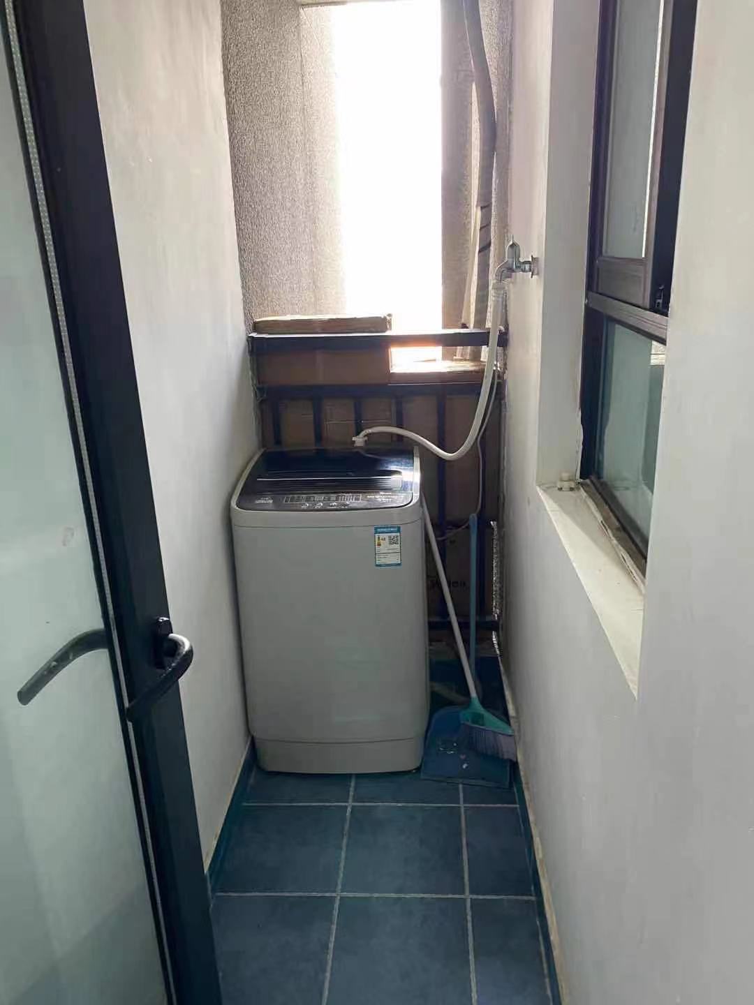 新桂公馆 1室1厅1卫 32.0万 新桂公馆 1室1厅1卫 32.0万客厅