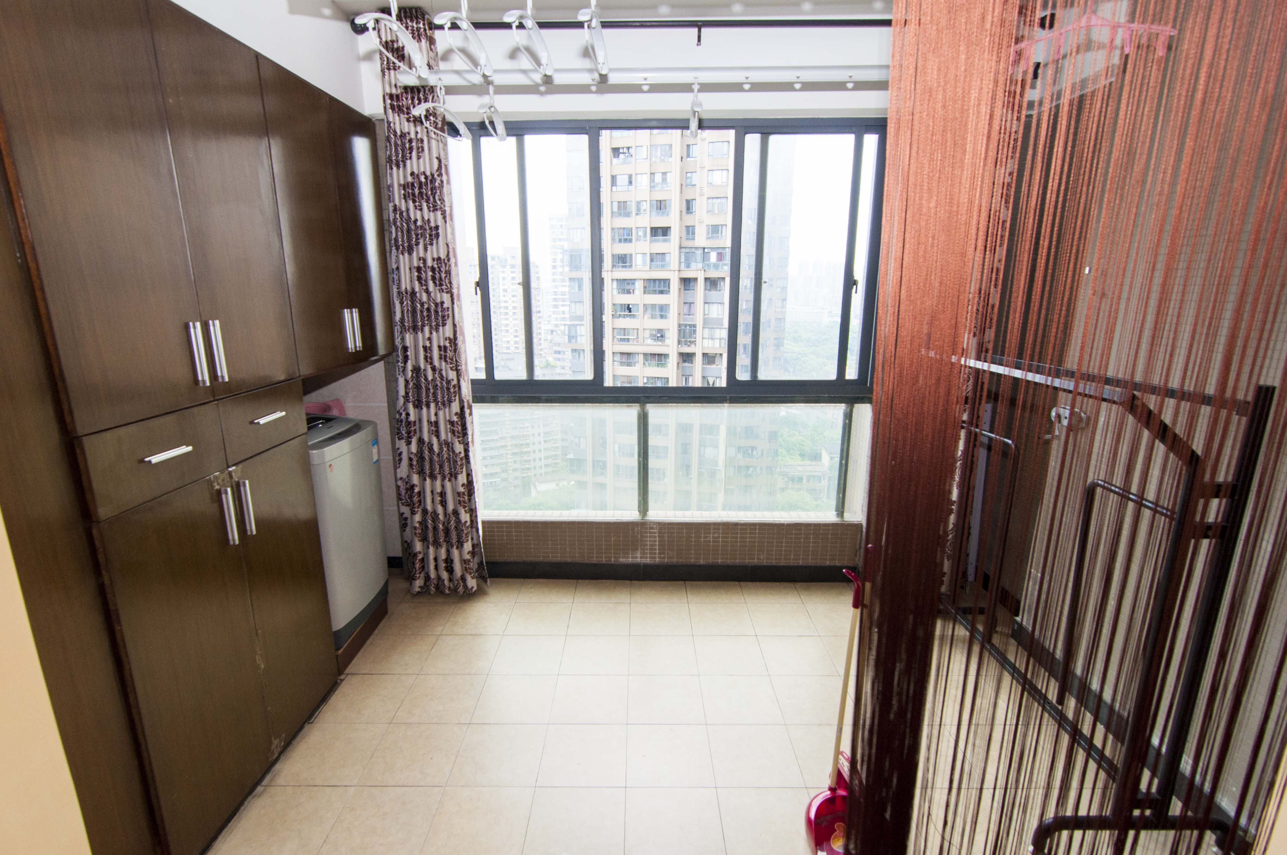 建发汇金国际  2室1厅1卫    141.8万阳台