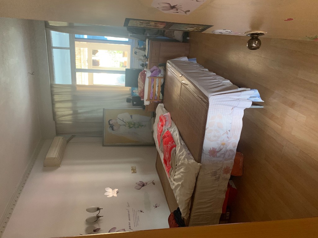 房管局单位房 3室2厅1卫 75.8万 房管局单位房 3室2厅1卫 75.8万卧室