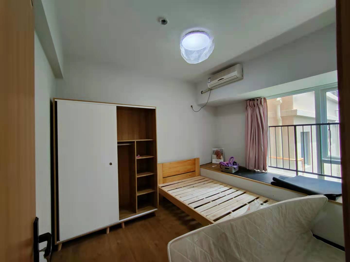 海伦春天  4室1厅2卫   2600.00元/月室内图