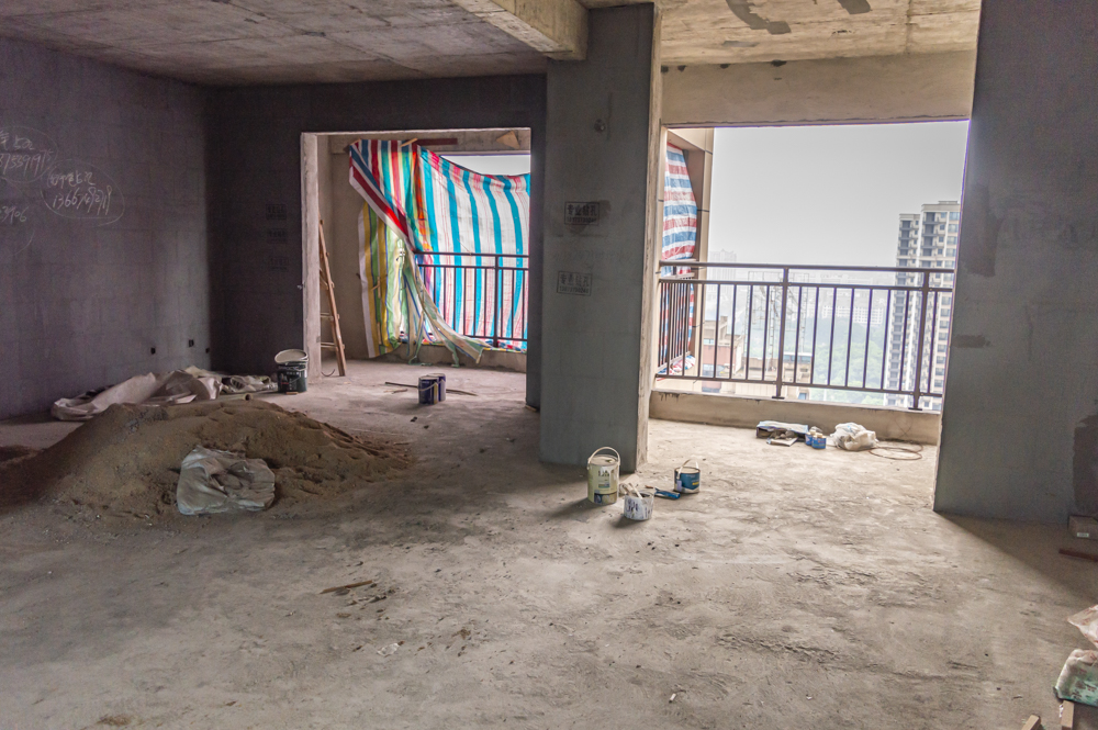 铂金汉宫  4室2厅2卫    72.8万客厅