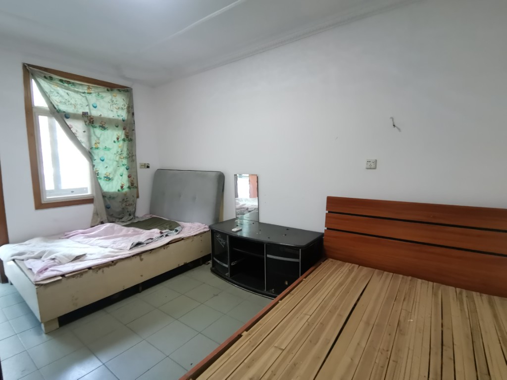 东二环黄兴医院宿舍(长峰医院宿舍、湘城医院) 3室1厅1卫 1400.0元/月 东二环黄兴医院宿舍(长峰医院宿舍、湘城医院) 3室1厅1卫 1400.0元/月室内图