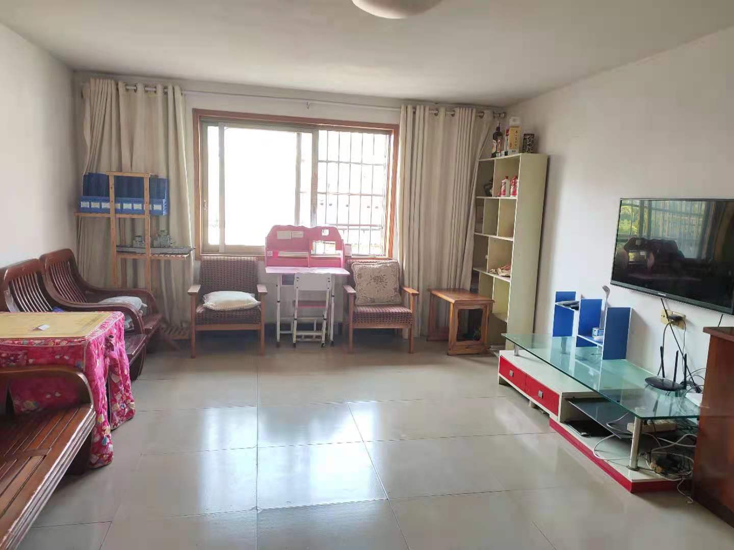 秀龙小区 3室2厅1卫 1000.0元/月 秀龙小区 3室2厅1卫 1000.0元/月室内图