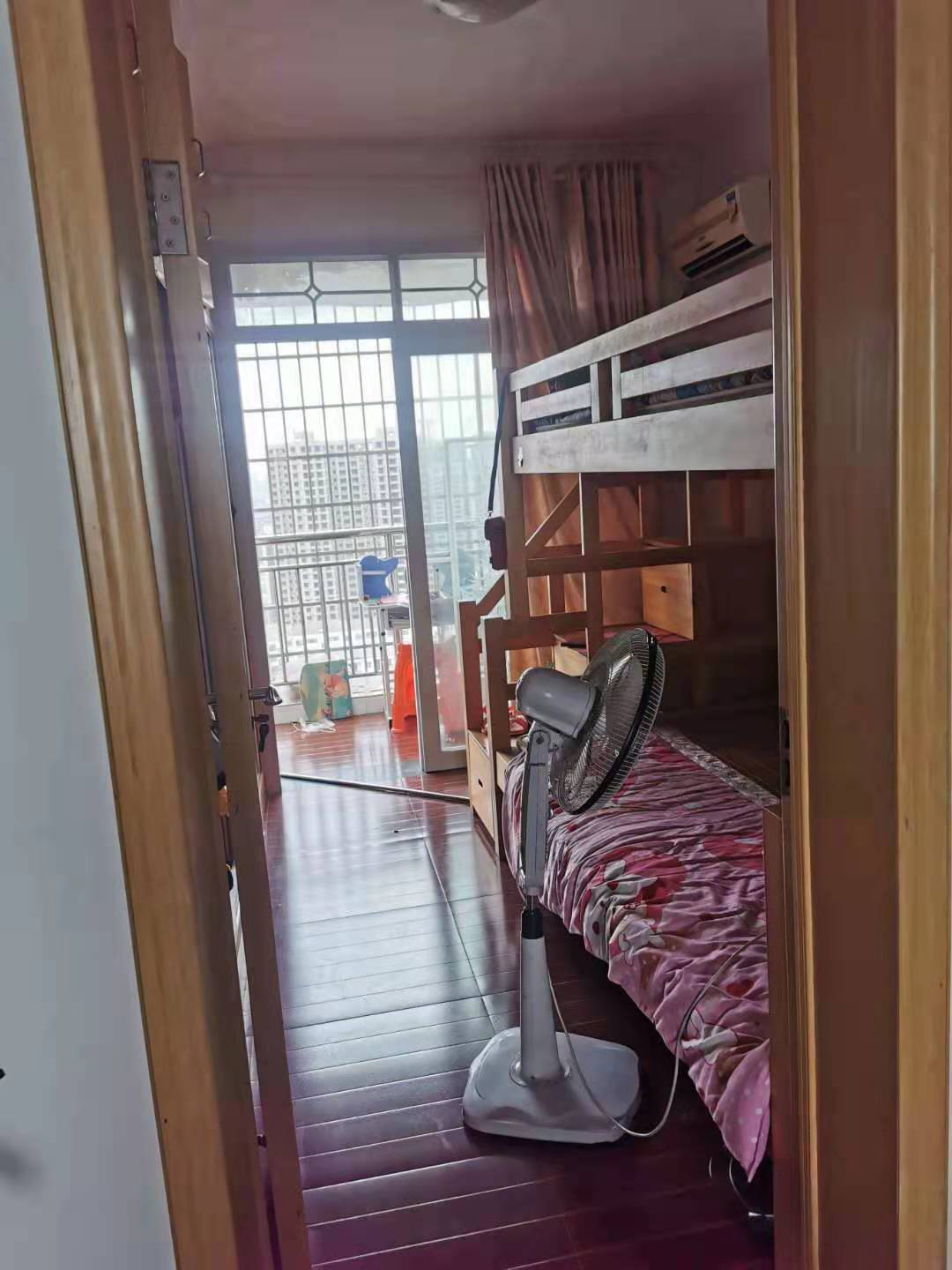 城南壹号  3室2厅2卫    69.8万 城南壹号  3室2厅2卫    69.8万卧室