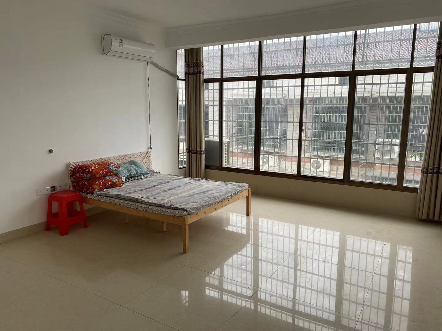 羊舞岭小区 4室2厅3卫 1650.0元/月 羊舞岭小区 4室2厅3卫 1650.0元/月室内图