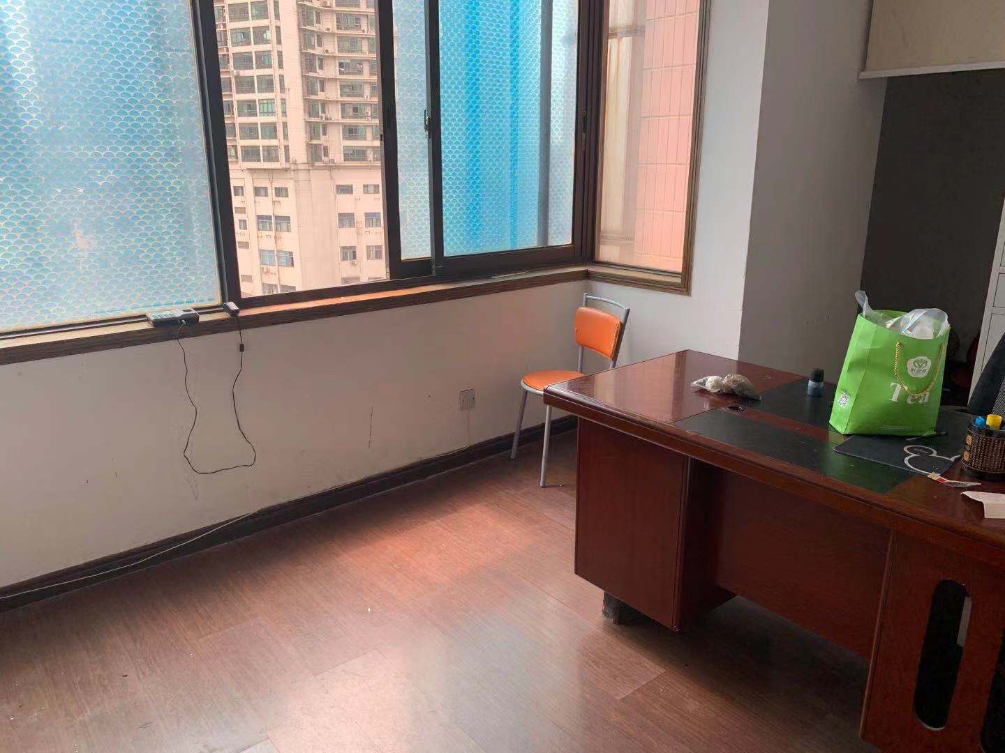 新富城 3室1厅0卫 3100.0元/月 新富城 3室1厅0卫 3100.0元/月室内图