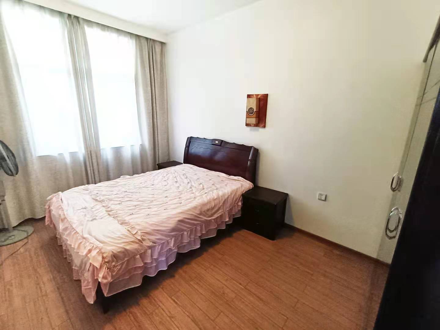 颐园小区  3室2厅2卫    65.0万 颐园小区  3室2厅2卫    65.0万卧室