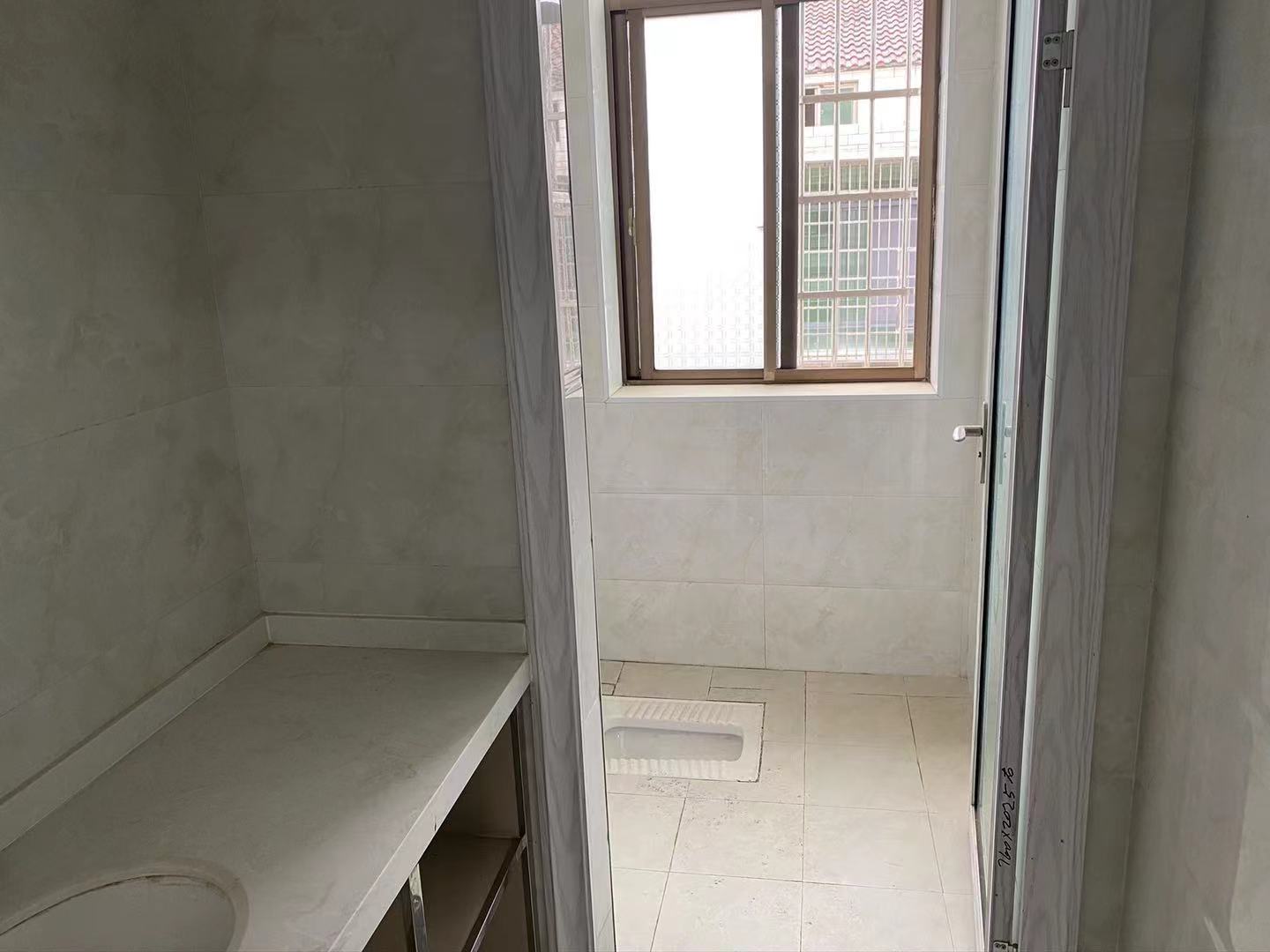 羊舞岭小区 4室2厅3卫 1650.0元/月 羊舞岭小区 4室2厅3卫 1650.0元/月室内图