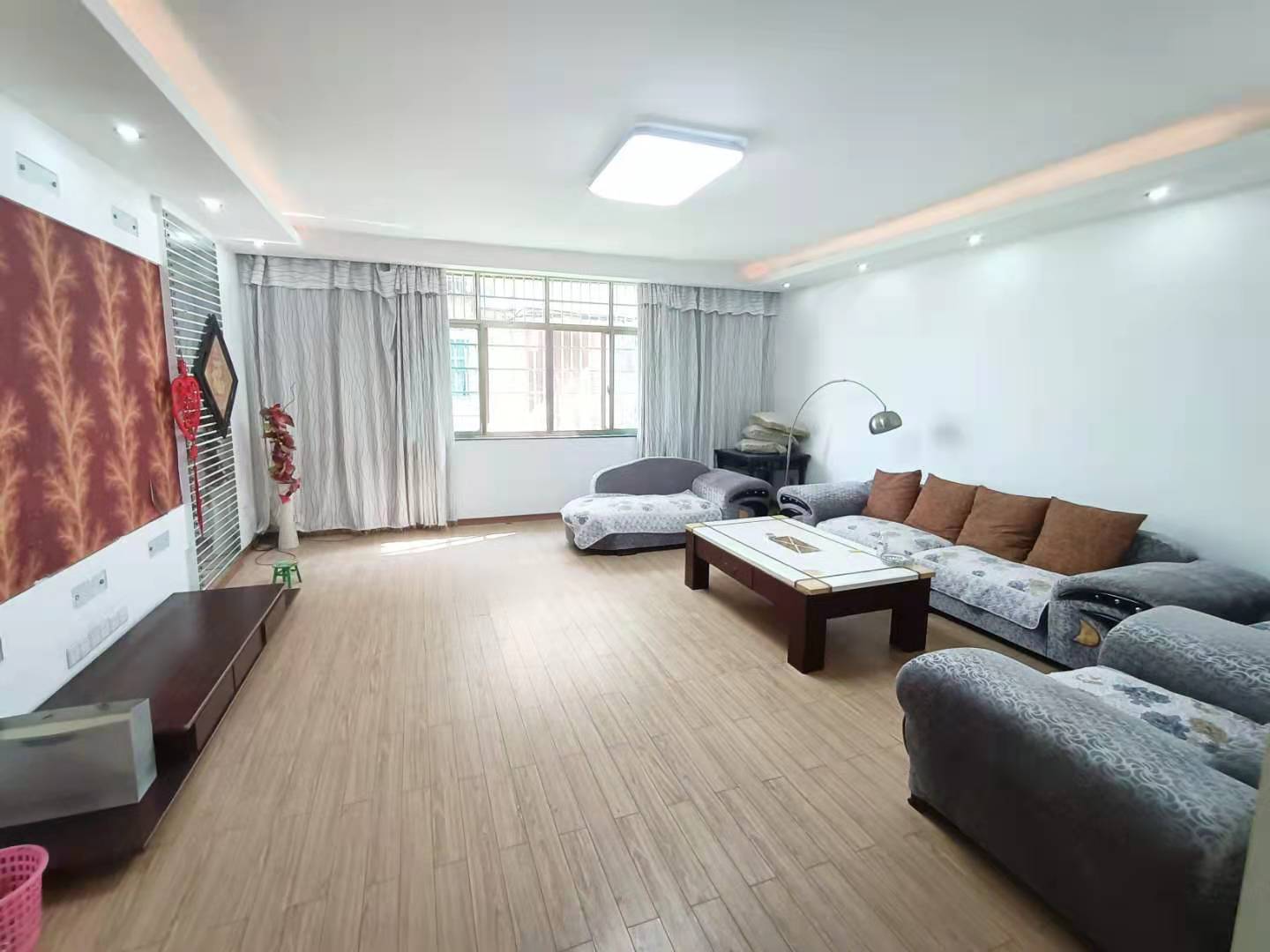 颐园小区  3室2厅2卫    65.0万 颐园小区  3室2厅2卫    65.0万客厅