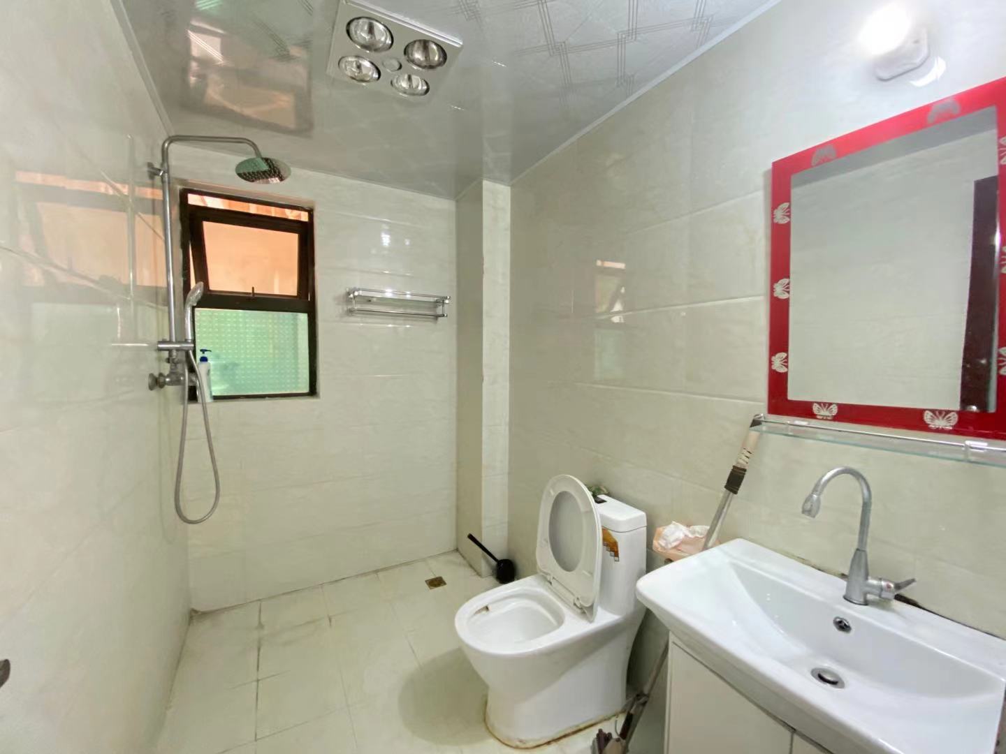 远大中央公园一期  2室2厅1卫    2000.0元/月室内图